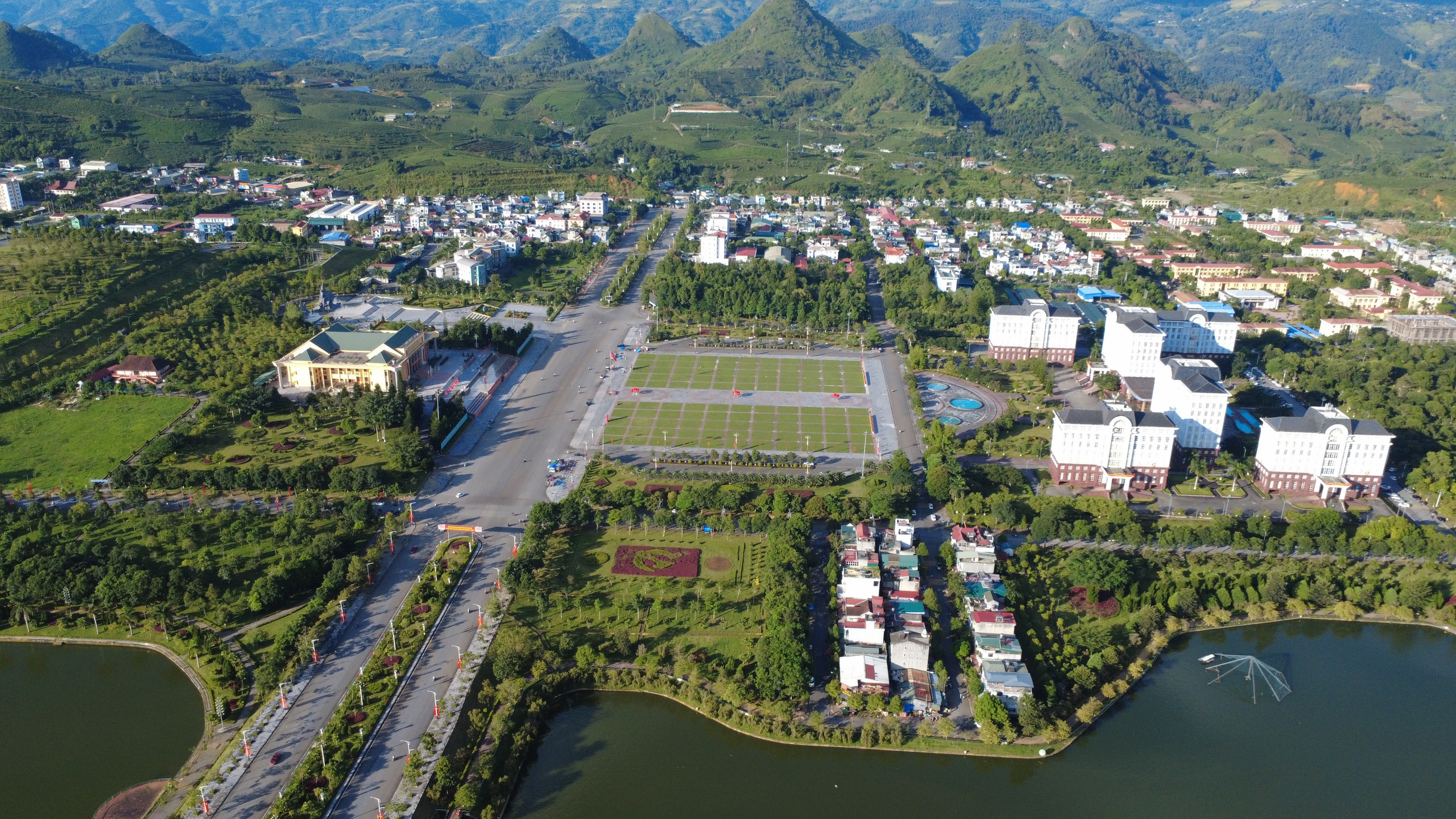 Diện mạo những con đường hiện đại nơi phố núi Lai Châu- Ảnh 4. Diện mạo những con đường hiện đại nơi phố núi Lai Châu- Ảnh 4.