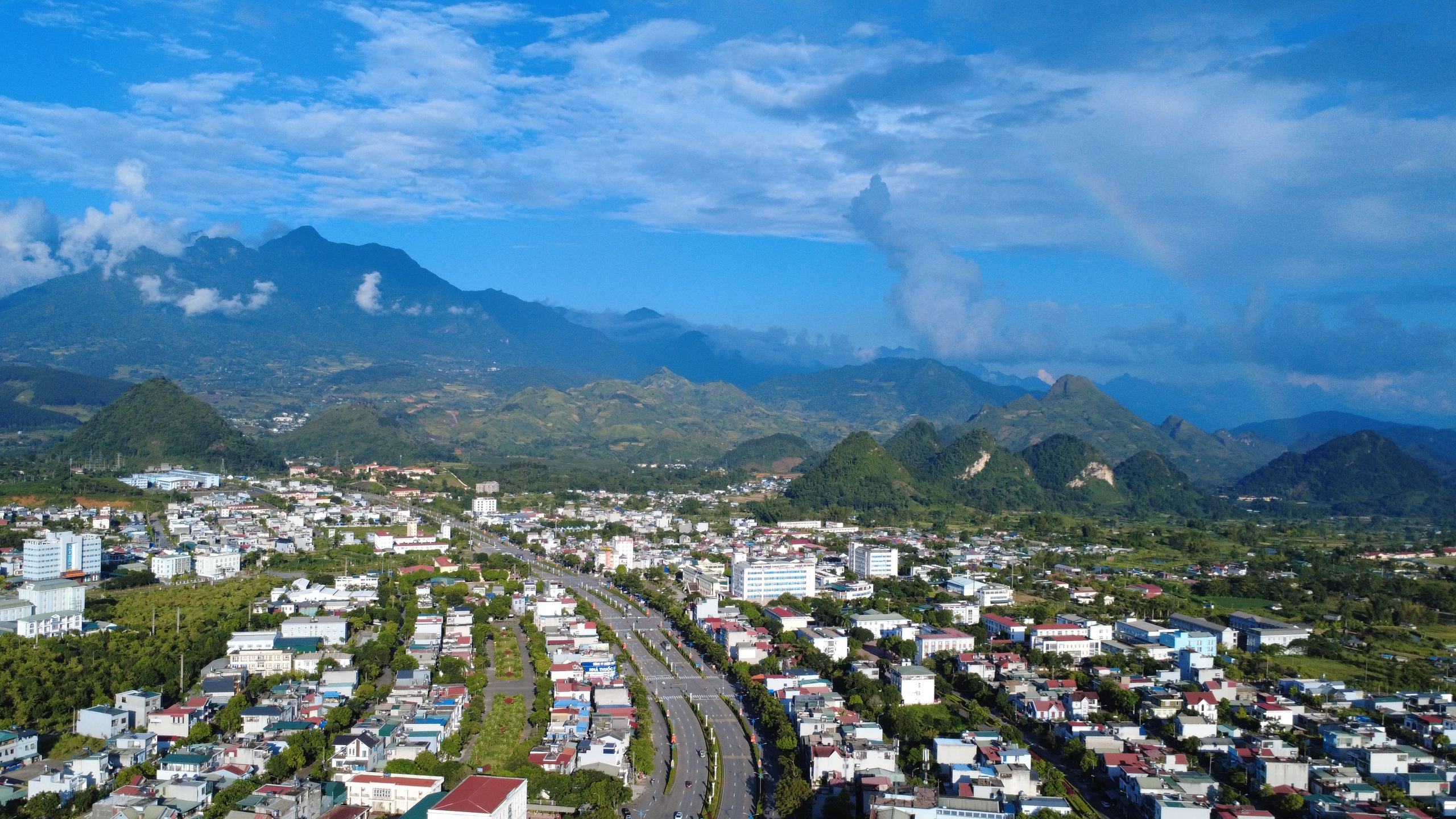 Diện mạo những con đường hiện đại nơi phố núi Lai Châu- Ảnh 6. Diện mạo những con đường hiện đại nơi phố núi Lai Châu- Ảnh 6.