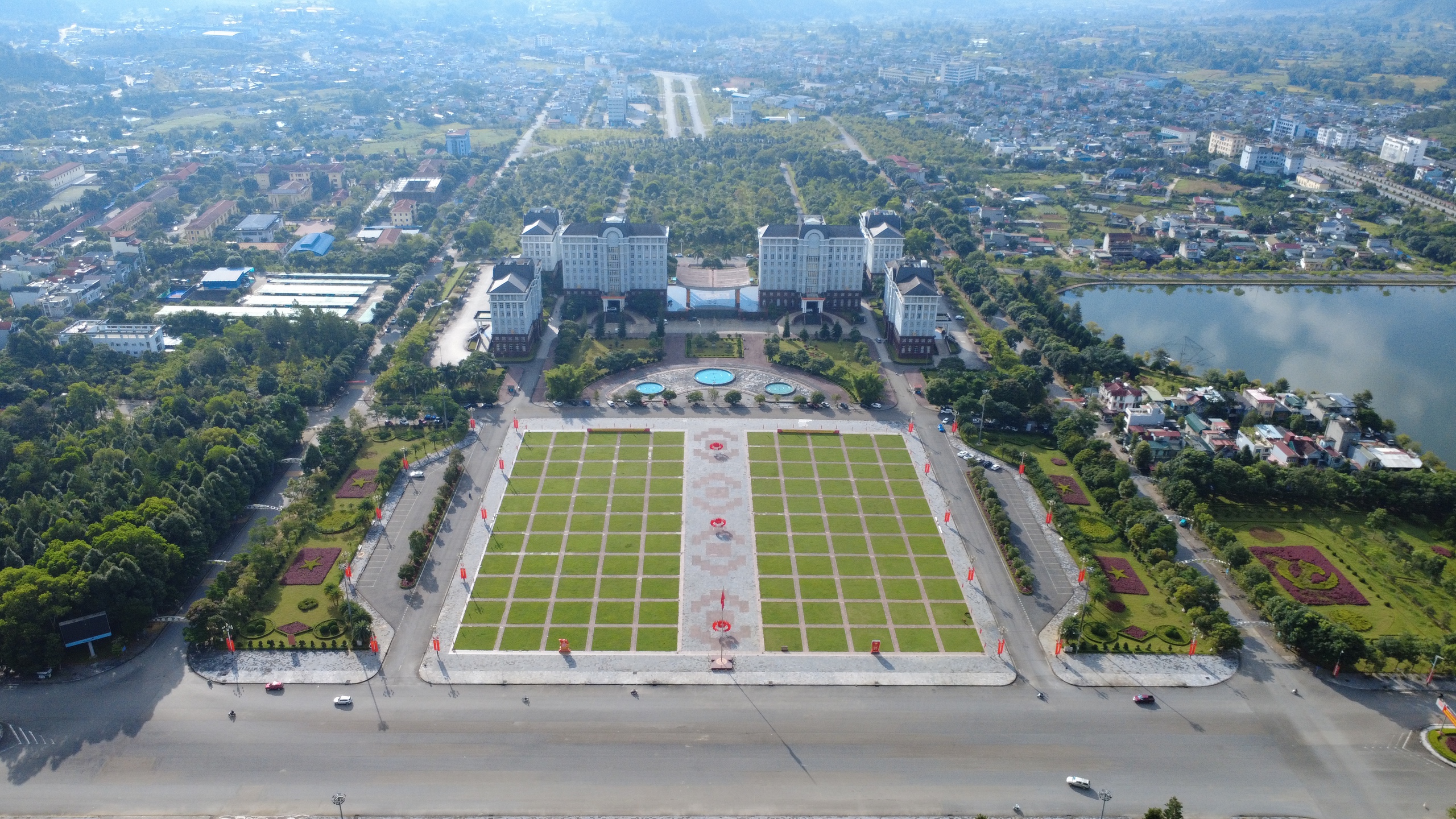 Diện mạo những con đường hiện đại nơi phố núi Lai Châu- Ảnh 8. Diện mạo những con đường hiện đại nơi phố núi Lai Châu- Ảnh 8.