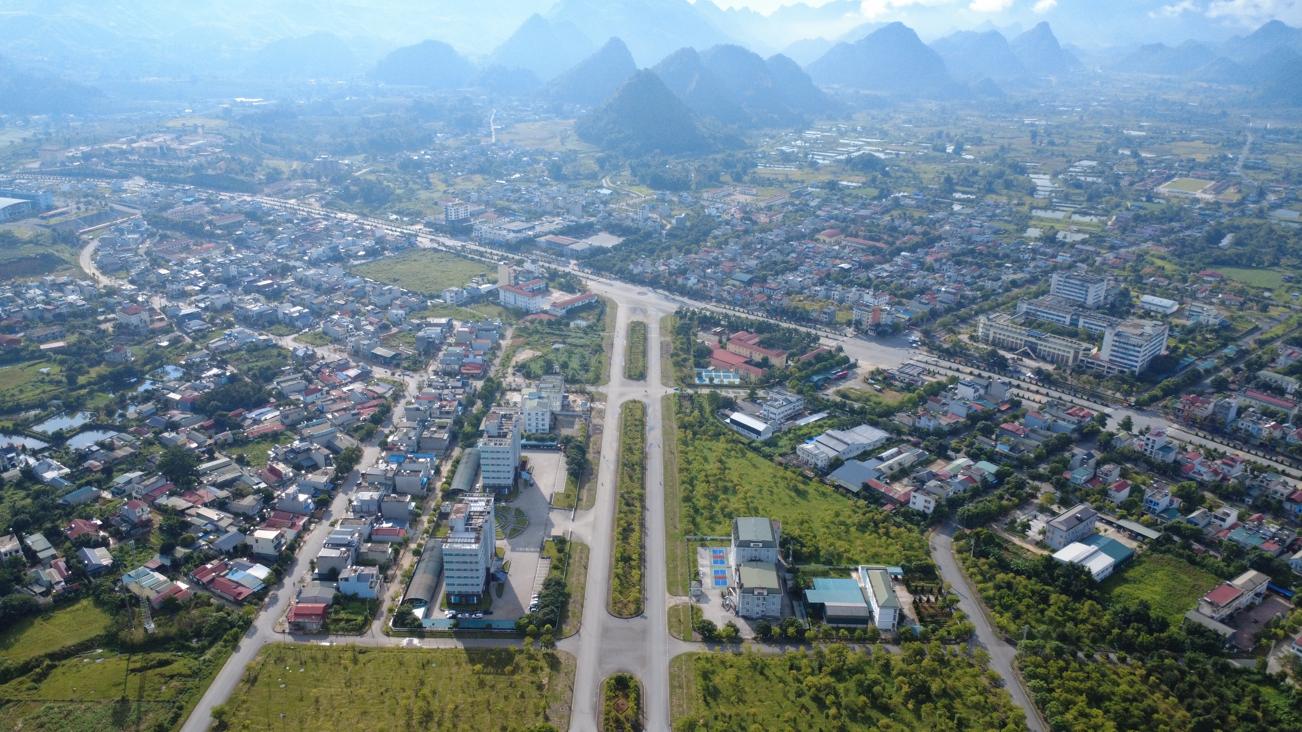 Diện mạo những con đường hiện đại nơi phố núi Lai Châu- Ảnh 10. Diện mạo những con đường hiện đại nơi phố núi Lai Châu- Ảnh 10.