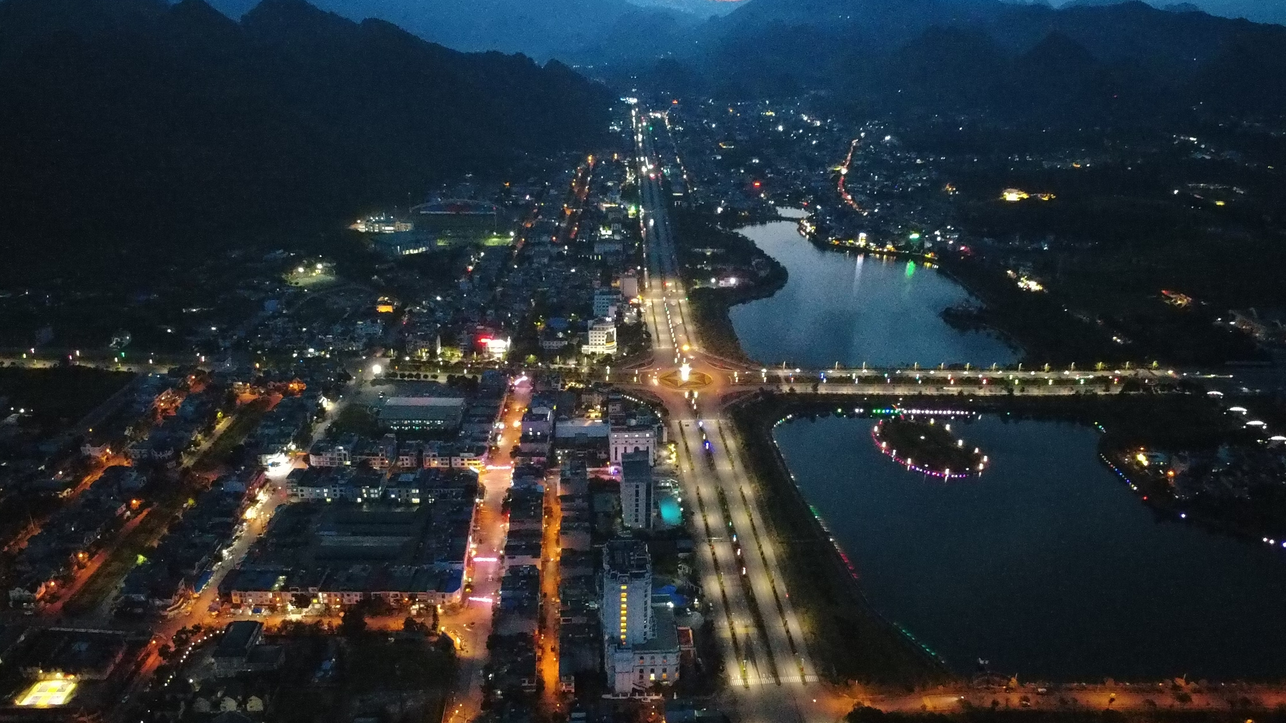 Diện mạo những con đường hiện đại nơi phố núi Lai Châu- Ảnh 16. Diện mạo những con đường hiện đại nơi phố núi Lai Châu- Ảnh 16.