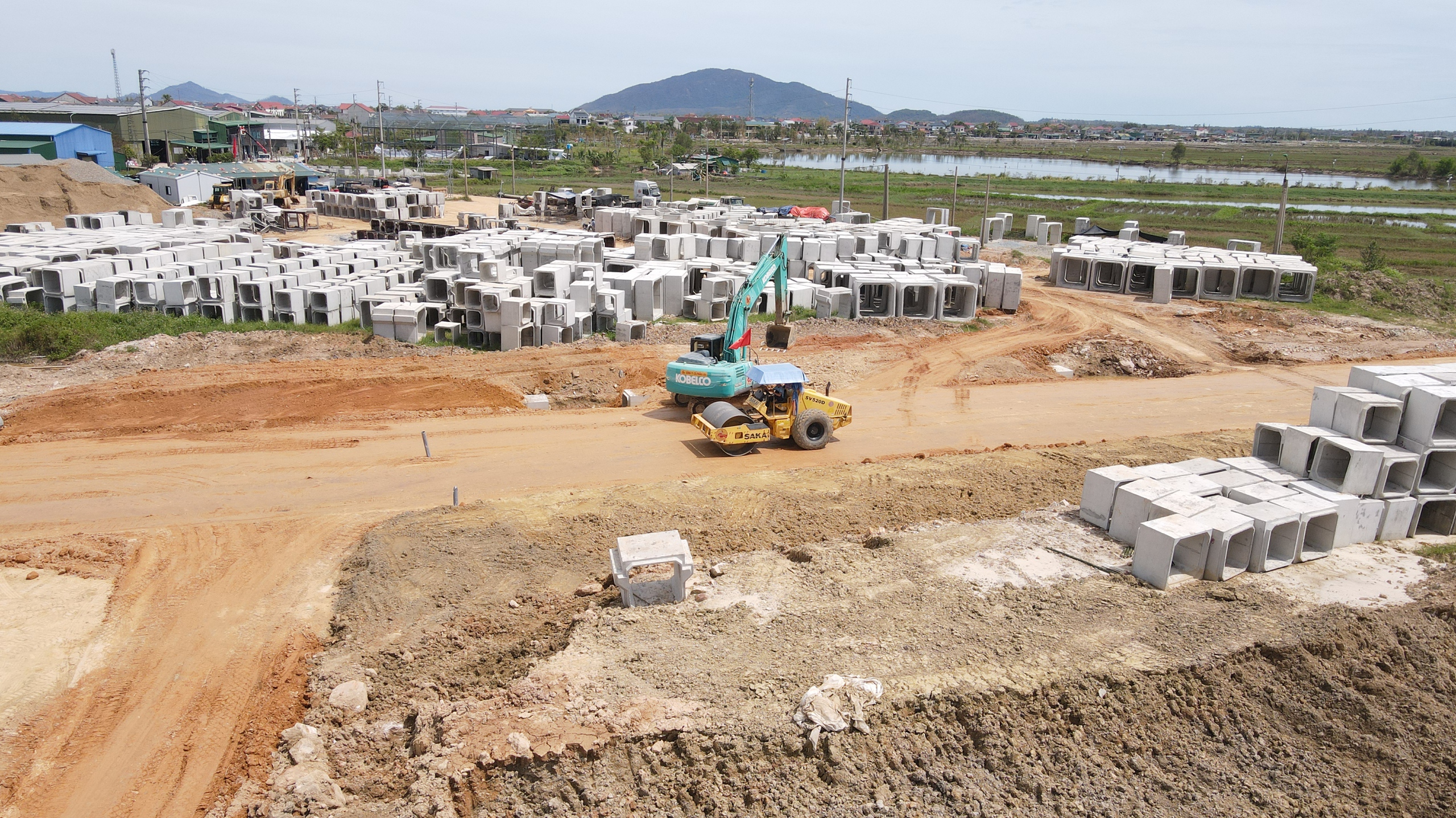 Người dân Hà Tĩnh hưởng lợi thế nào nhờ hệ thống đường cao tốc, quốc lộ nâng cấp?- Ảnh 2. Người dân Hà Tĩnh hưởng lợi thế nào nhờ hệ thống đường cao tốc, quốc lộ nâng cấp?- Ảnh 2.