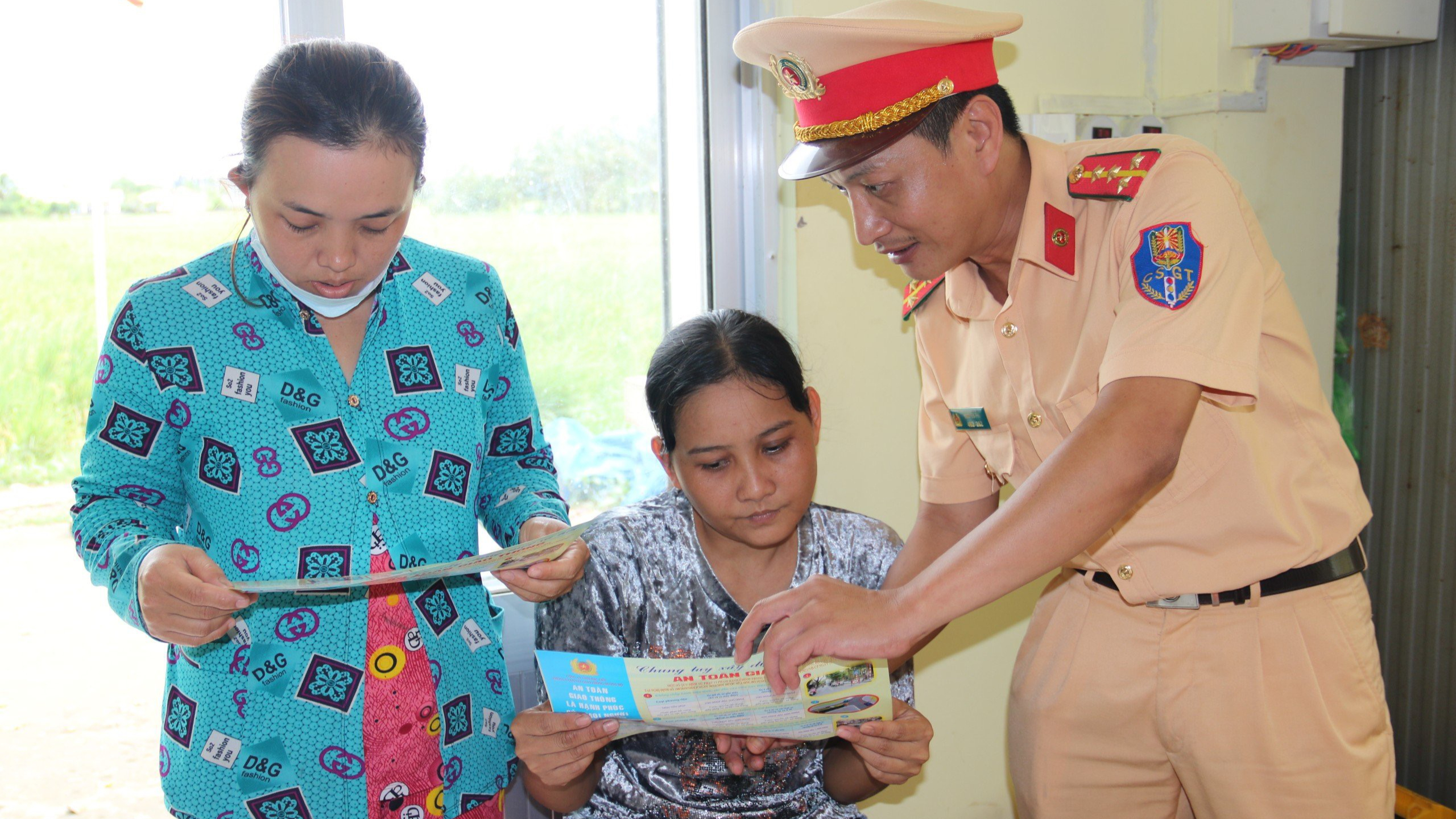 Siết chặt an toàn đường thủy mùa mưa bão ở Cà Mau- Ảnh 2. Siết chặt an toàn đường thủy mùa mưa bão ở Cà Mau- Ảnh 2.