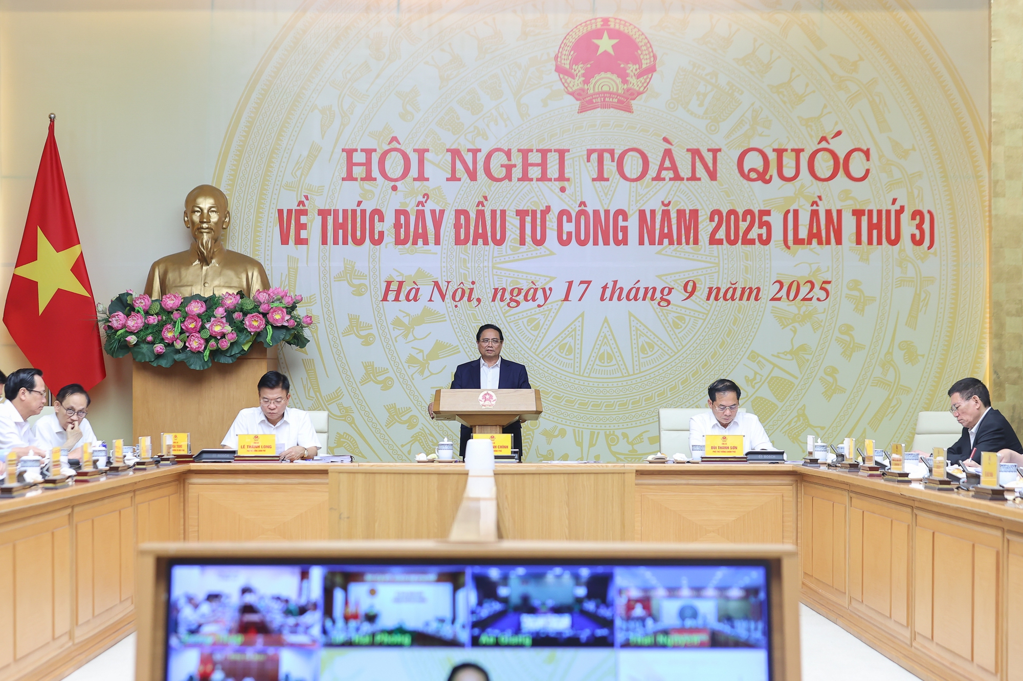 Thủ tướng: Thay đổi tư duy, c&aacute;ch l&agrave;m để th&uacute;c đẩy đầu tư c&ocirc;ng mạnh mẽ hơn- Ảnh 2.