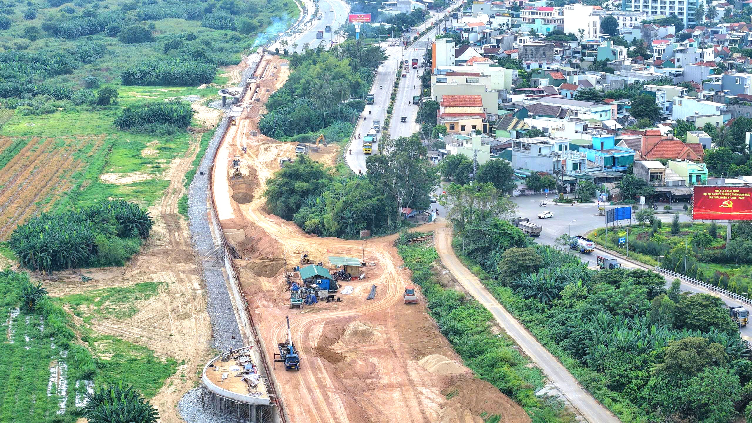 Quảng Ng&atilde;i chạy đua đưa c&aacute;c dự &aacute;n ngh&igrave;n tỷ đồng tr&ecirc;n s&ocirc;ng Tr&agrave; Kh&uacute;c về đ&iacute;ch năm 2025- Ảnh 8.