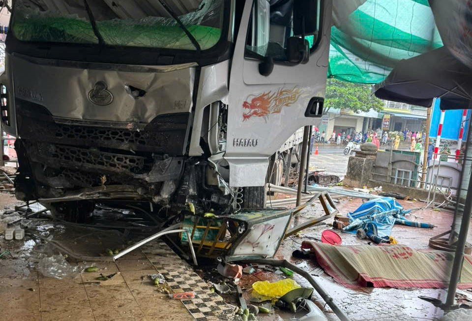 Khởi tố, bắt tạm giam t&agrave;i xế &ocirc; t&ocirc; tải g&acirc;y tai nạn l&agrave;m 12 người thương vong ở Quảng Trị- Ảnh 2.