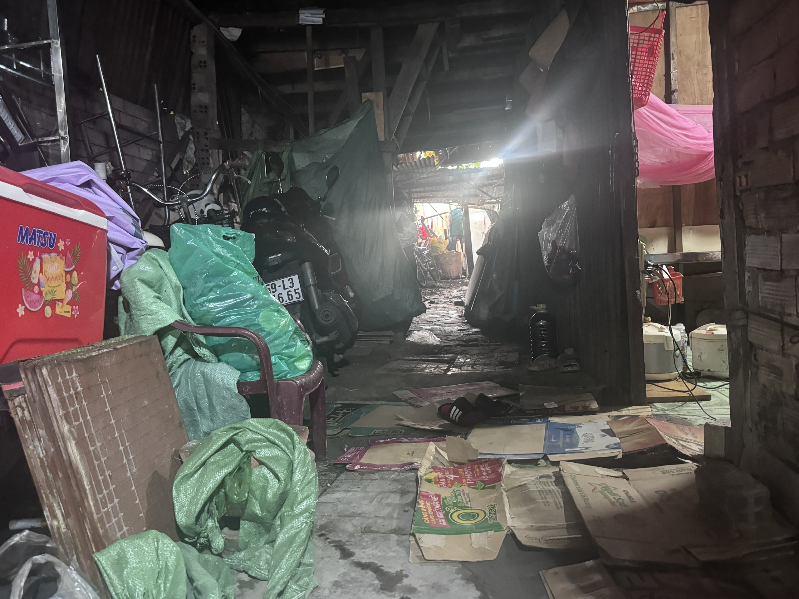 TP.HCM: Những mảnh đời ch&ecirc;nh v&ecirc;nh trong &ldquo;m&aacute;i nh&agrave; nổi&rdquo; ven k&ecirc;nh rạch- Ảnh 7.