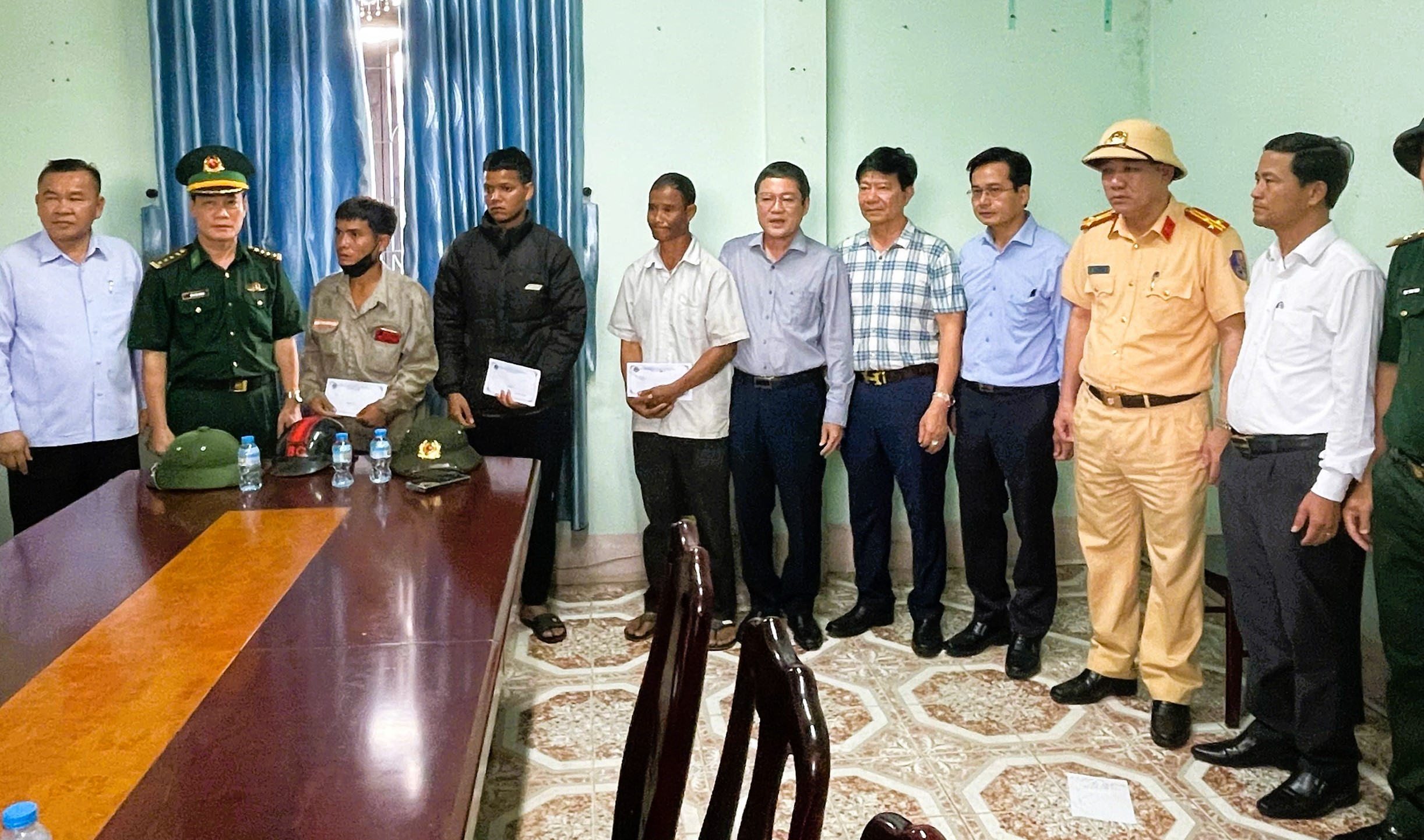 Vụ xe tải lao v&agrave;o chợ chuối 10 người thương vong: Hai nạn nh&acirc;n tử vong quốc tịch L&agrave;o- Ảnh 1.
