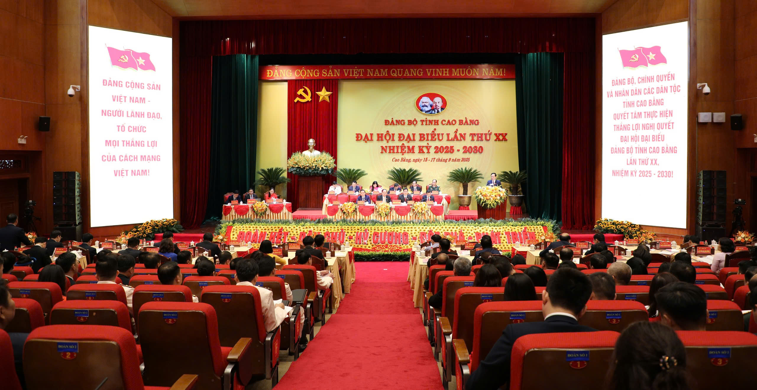 X&acirc;y dựng Cao Bằng ph&aacute;t triển nhanh, bền vững- Ảnh 2.