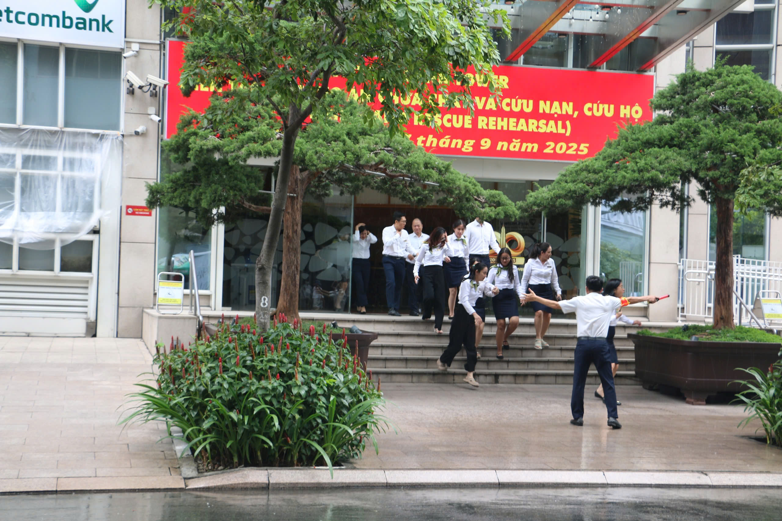 Hơn 1.500 người diễn tập chữa ch&aacute;y tại trung t&acirc;m TP.HCM- Ảnh 3.