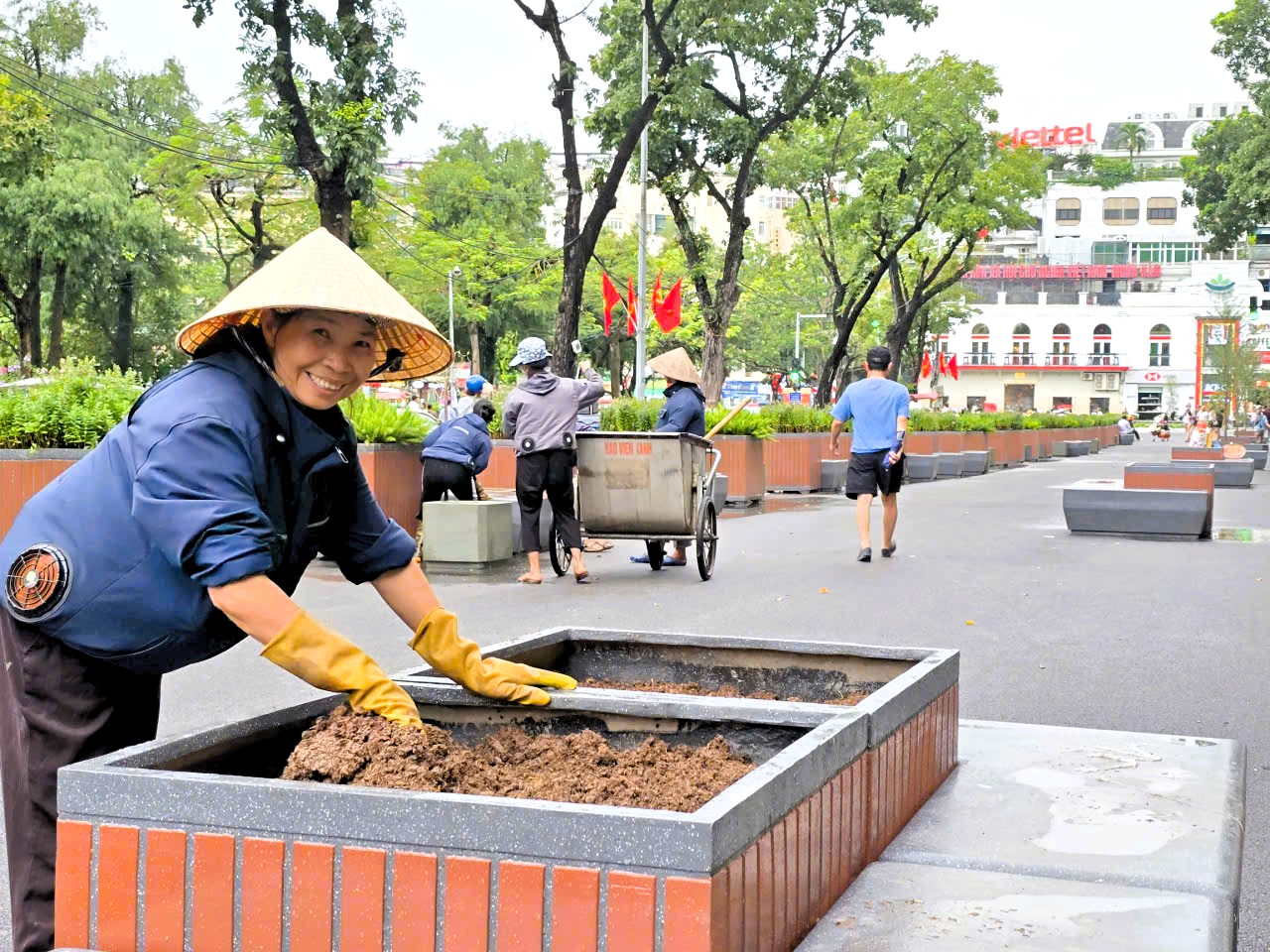 Người d&acirc;n n&oacute;i g&igrave; về kh&ocirc;ng gian đi bộ tại khu vực quảng trường Đ&ocirc;ng Kinh - Nghĩa Thục?- Ảnh 17.