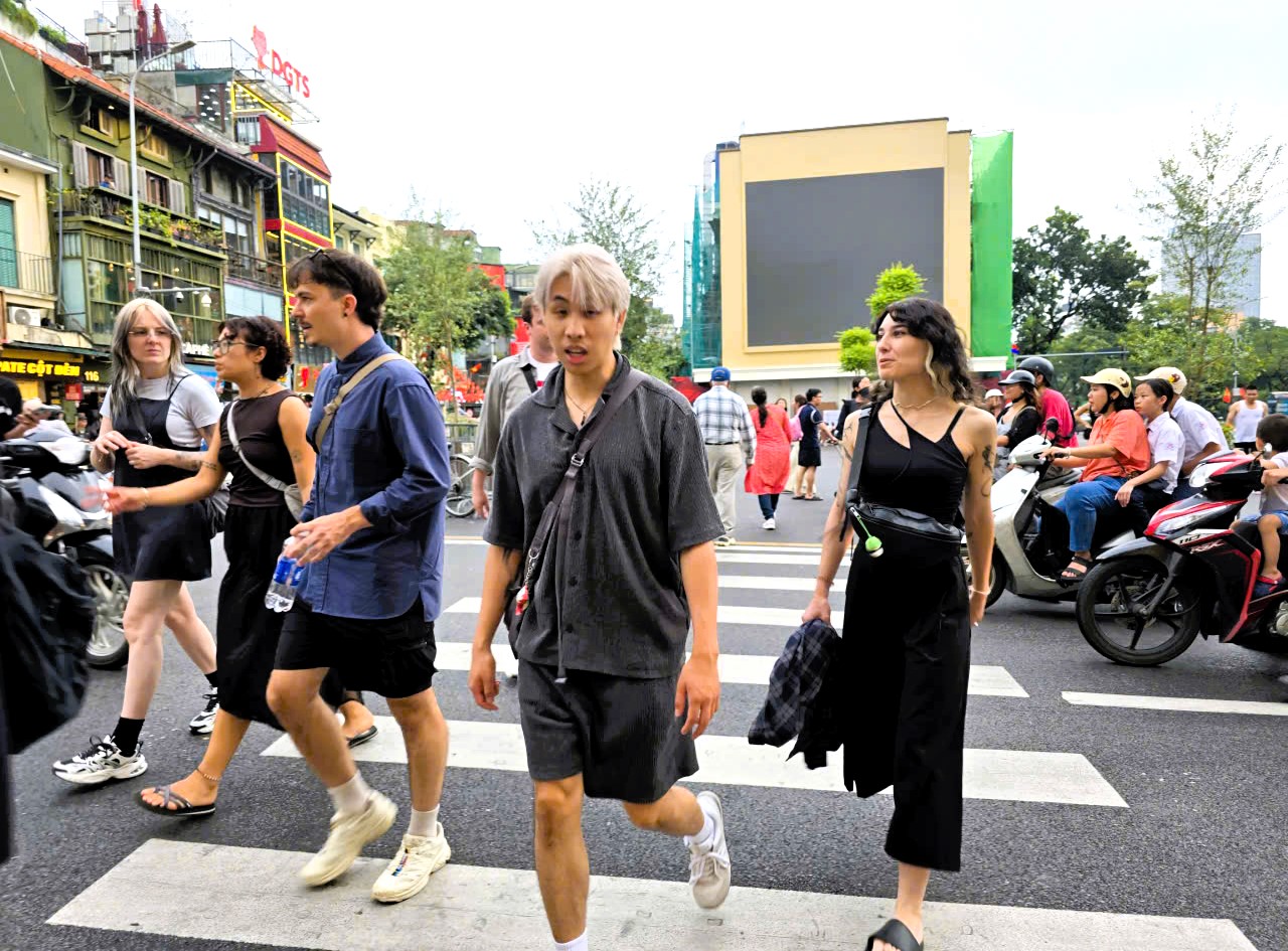 Người d&acirc;n n&oacute;i g&igrave; về kh&ocirc;ng gian đi bộ tại khu vực quảng trường Đ&ocirc;ng Kinh - Nghĩa Thục?- Ảnh 12.