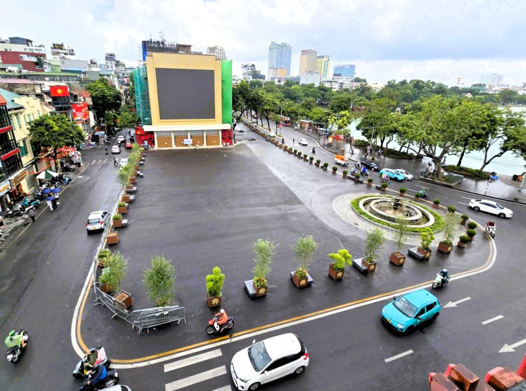 Người d&acirc;n n&oacute;i g&igrave; về kh&ocirc;ng gian đi bộ tại khu vực quảng trường Đ&ocirc;ng Kinh - Nghĩa Thục?- Ảnh 1.