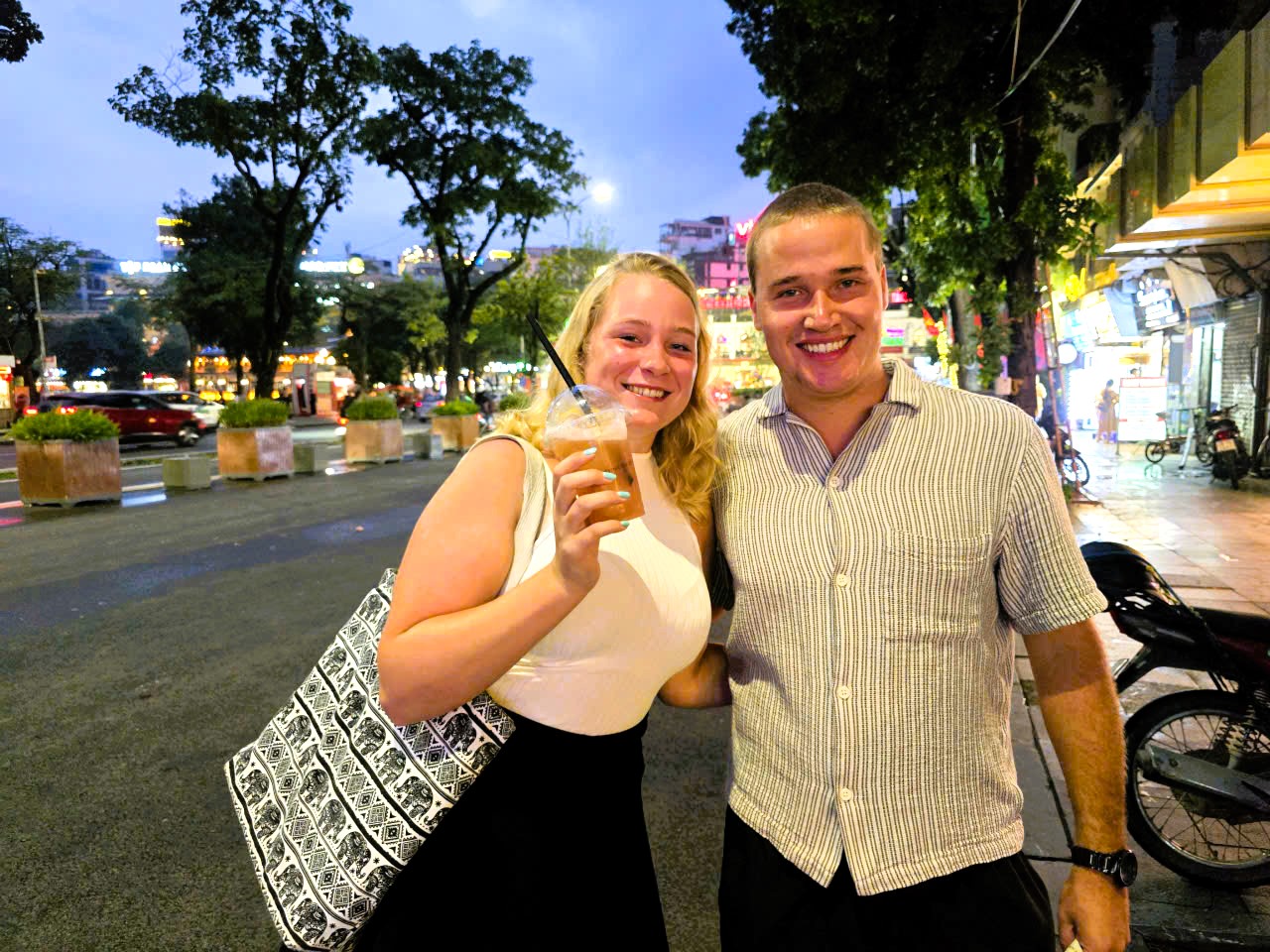 Người d&acirc;n n&oacute;i g&igrave; về kh&ocirc;ng gian đi bộ tại khu vực quảng trường Đ&ocirc;ng Kinh - Nghĩa Thục?- Ảnh 23.