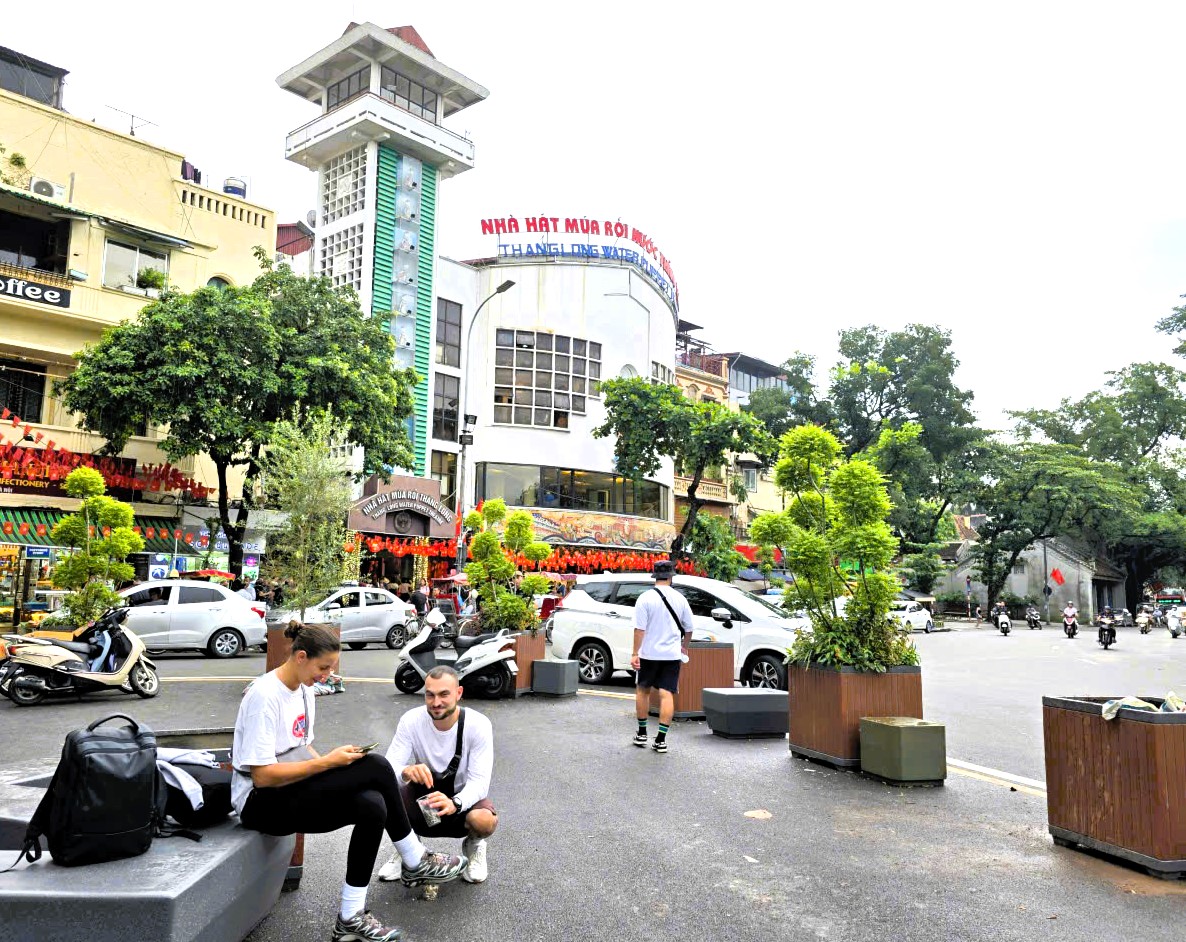 Người d&acirc;n n&oacute;i g&igrave; về kh&ocirc;ng gian đi bộ tại khu vực quảng trường Đ&ocirc;ng Kinh - Nghĩa Thục?- Ảnh 24.