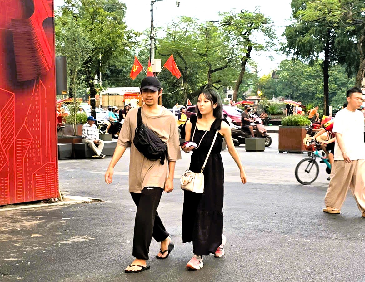 Người d&acirc;n n&oacute;i g&igrave; về kh&ocirc;ng gian đi bộ tại khu vực quảng trường Đ&ocirc;ng Kinh - Nghĩa Thục?- Ảnh 20.