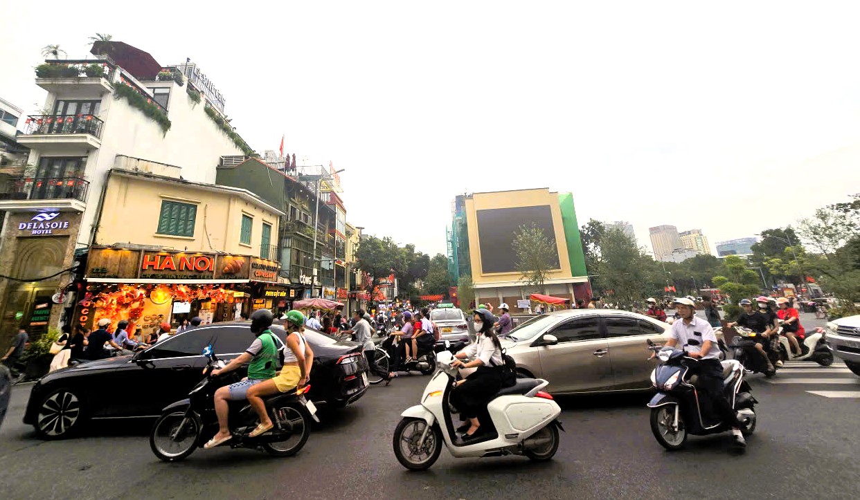 Người d&acirc;n n&oacute;i g&igrave; về kh&ocirc;ng gian đi bộ tại khu vực quảng trường Đ&ocirc;ng Kinh - Nghĩa Thục?- Ảnh 10.