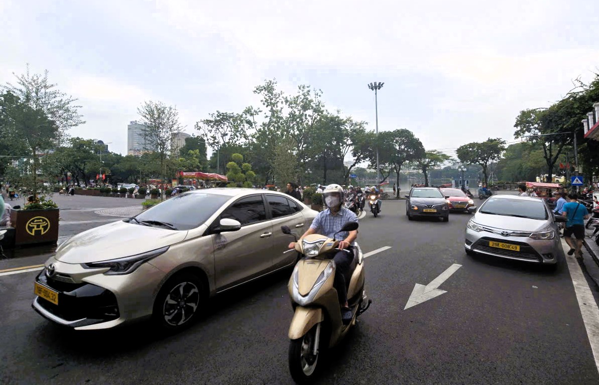 Người d&acirc;n n&oacute;i g&igrave; về kh&ocirc;ng gian đi bộ tại khu vực quảng trường Đ&ocirc;ng Kinh - Nghĩa Thục?- Ảnh 7.