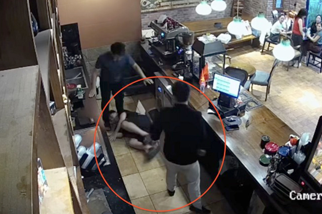 X&aacute;c minh clip nh&acirc;n vi&ecirc;n qu&aacute;n cafe ở H&agrave; Nội bị đ&aacute;nh v&igrave; nhắc kh&aacute;ch kh&ocirc;ng h&uacute;t thuốc- Ảnh 1.