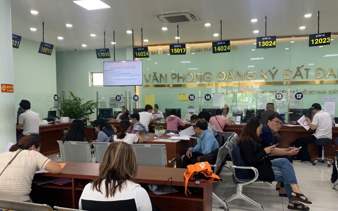 TP.HCM cử 206 nh&acirc;n sự xuống 168 phường, x&atilde; hỗ trợ thủ tục đất đai