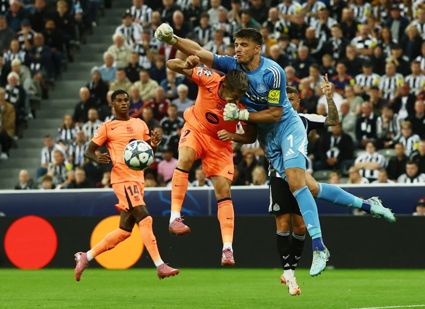 Rashford lập c&uacute; đ&uacute;p, Barcelona đ&aacute;nh bại Newcastle tại Champions League- Ảnh 1.