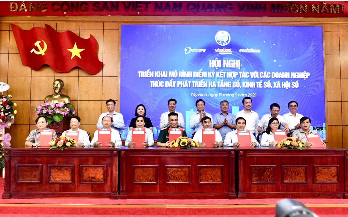 T&acirc;y Ninh đẩy mạnh hợp t&aacute;c ph&aacute;t triển hạ tầng v&agrave; chuyển đổi số to&agrave;n diện