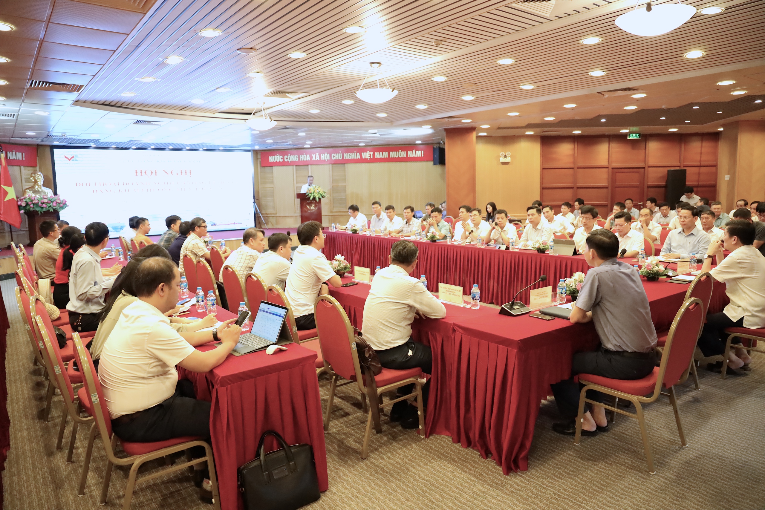 Cục Đăng kiểm đối thoại với doanh nghiệp, gỡ kh&oacute; kiểm định phương tiện thuỷ- Ảnh 1.