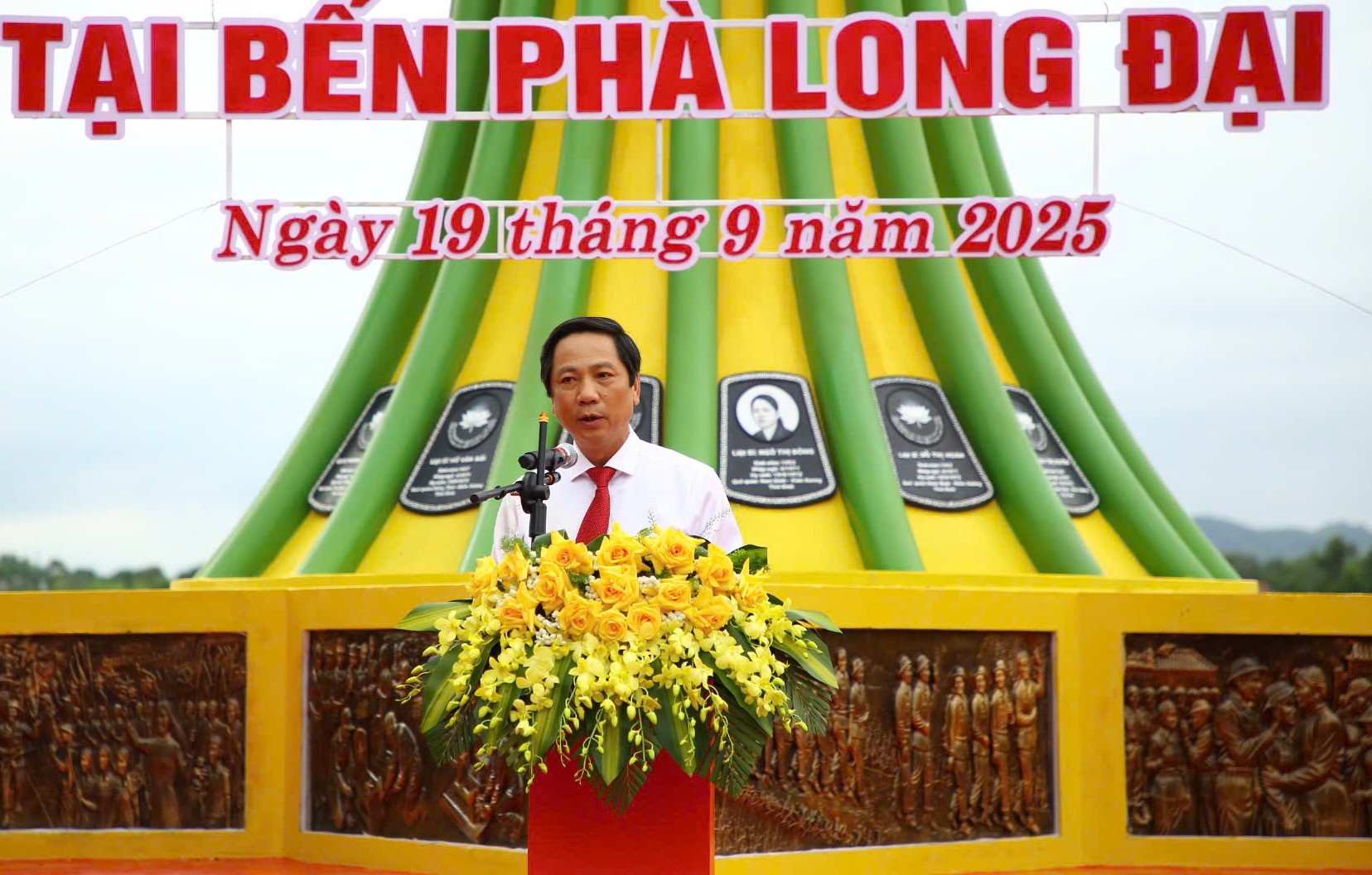 Kh&aacute;nh th&agrave;nh c&ocirc;ng tr&igrave;nh t&ocirc;n tạo Khu tưởng niệm 16 TNXP hy sinh tại Bến ph&agrave; Long Đại- Ảnh 3.