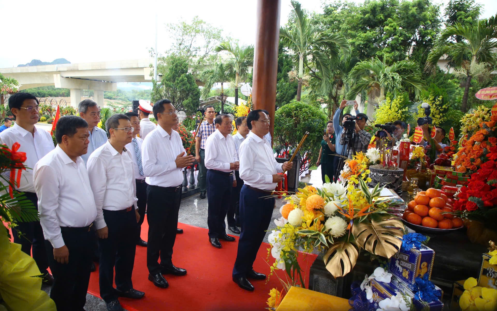 Kh&aacute;nh th&agrave;nh c&ocirc;ng tr&igrave;nh t&ocirc;n tạo Khu tưởng niệm 16 TNXP hy sinh tại Bến ph&agrave; Long Đại- Ảnh 2.