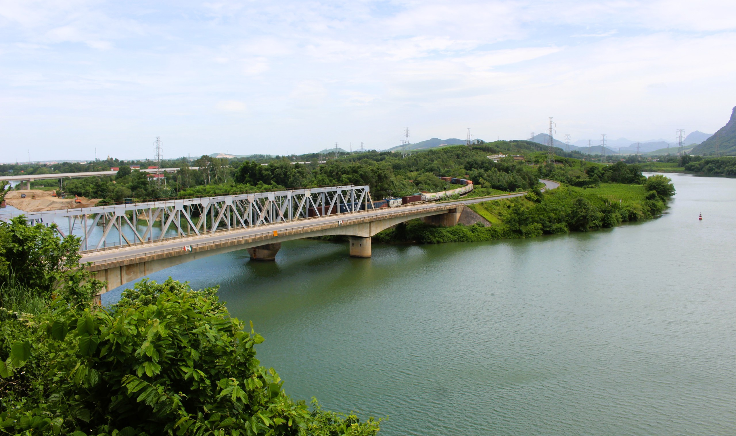 Kh&aacute;nh th&agrave;nh c&ocirc;ng tr&igrave;nh t&ocirc;n tạo Khu tưởng niệm 16 TNXP hy sinh tại Bến ph&agrave; Long Đại- Ảnh 5.