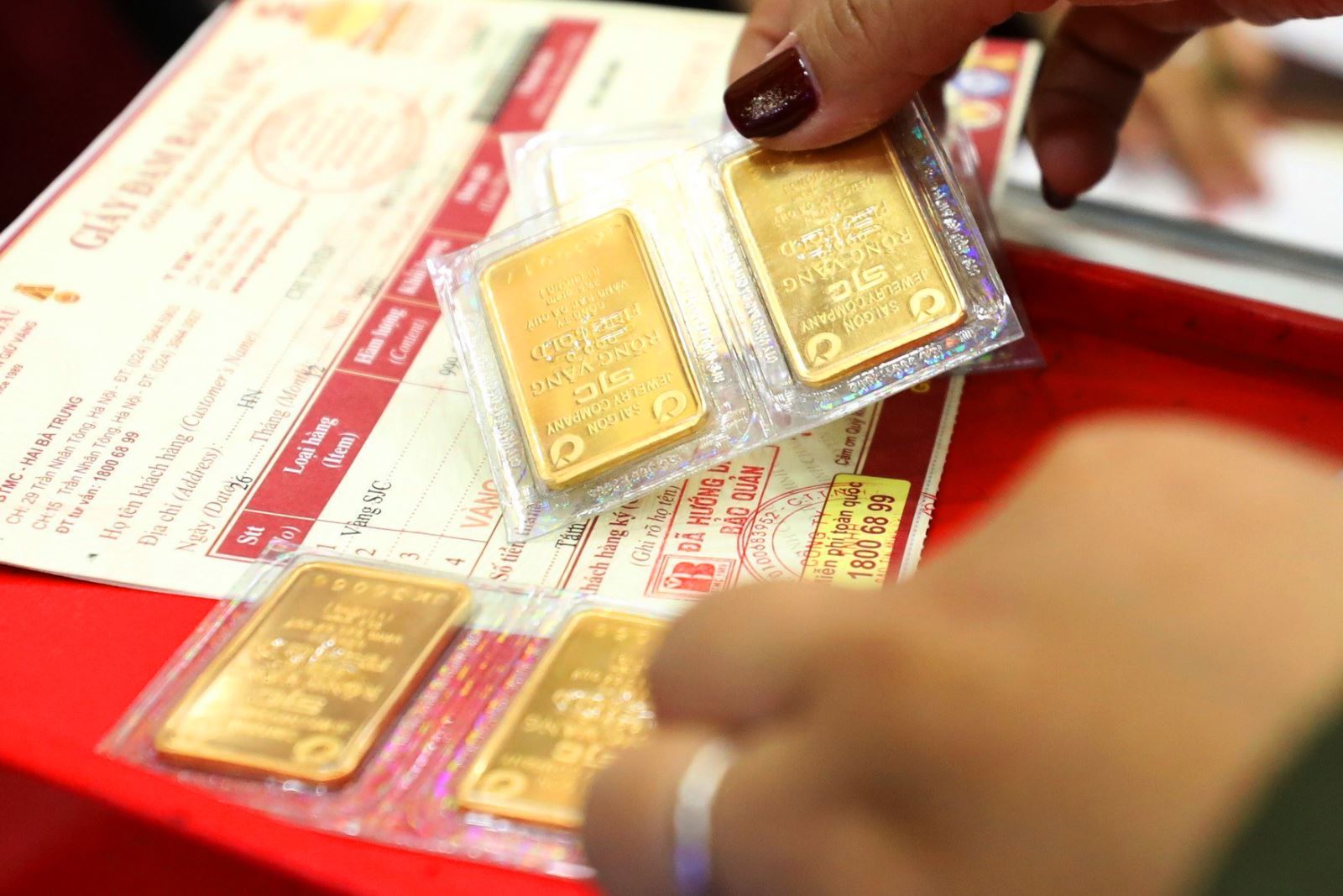 Gi&aacute; v&agrave;ng vọt l&ecirc;n kỷ lục tr&ecirc;n 3.500 USD- Ảnh 2.