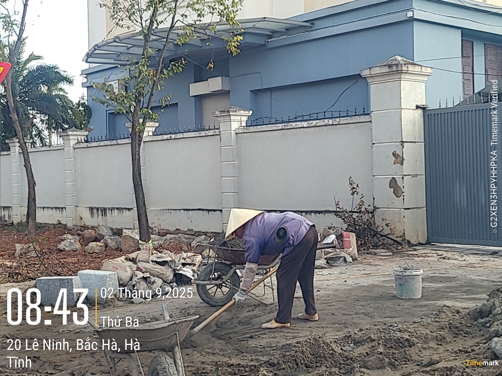 Những công nhân Hà Tĩnh thầm lặng khắc phục hậu quả bão lũ trong ngày 2/9- Ảnh 5. Những công nhân Hà Tĩnh thầm lặng khắc phục hậu quả bão lũ trong ngày 2/9- Ảnh 5.