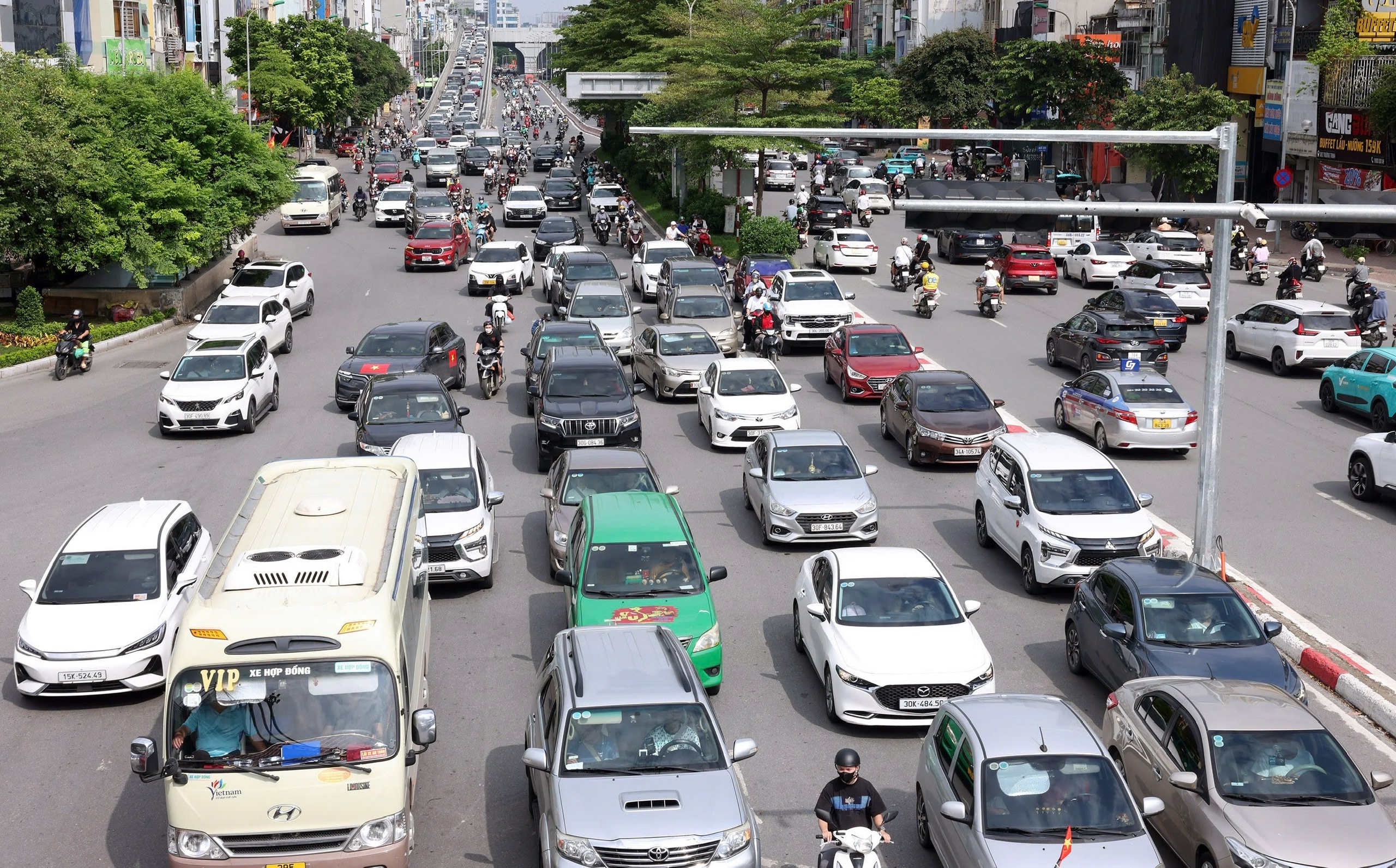 Giao th&ocirc;ng H&agrave; Nội ng&agrave;y cuối nghỉ lễ 2/9: Đ&ocirc;ng nhưng kh&ocirc;ng &ugrave;n tắc- Ảnh 6.