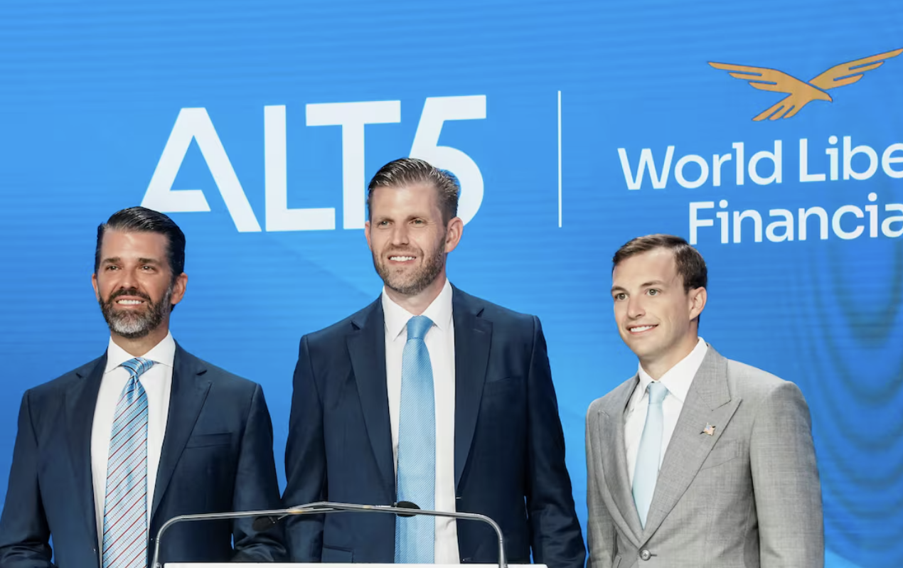 Token World Liberty của gia đ&igrave;nh &ocirc;ng Trump giảm gi&aacute; trong ng&agrave;y giao dịch đầu ti&ecirc;n- Ảnh 1.