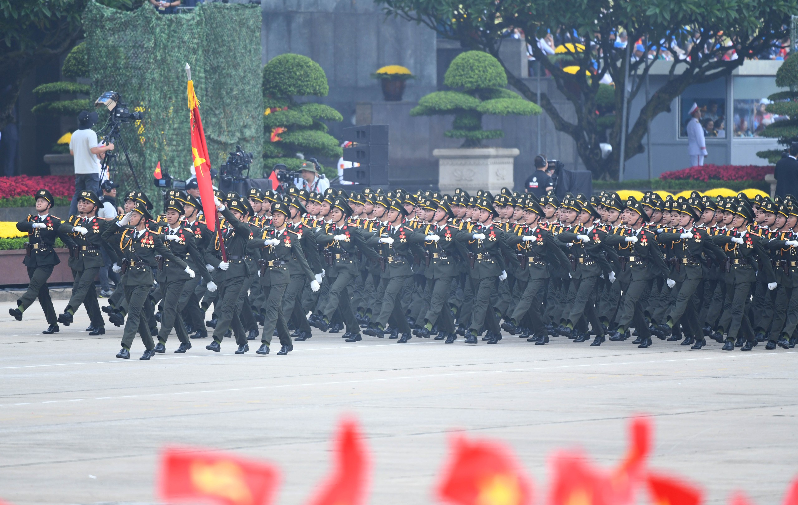 Những h&igrave;nh ảnh h&ugrave;ng tr&aacute;ng tại lễ diễu binh, diễu h&agrave;nh mừng 80 năm Quốc kh&aacute;nh- Ảnh 19.