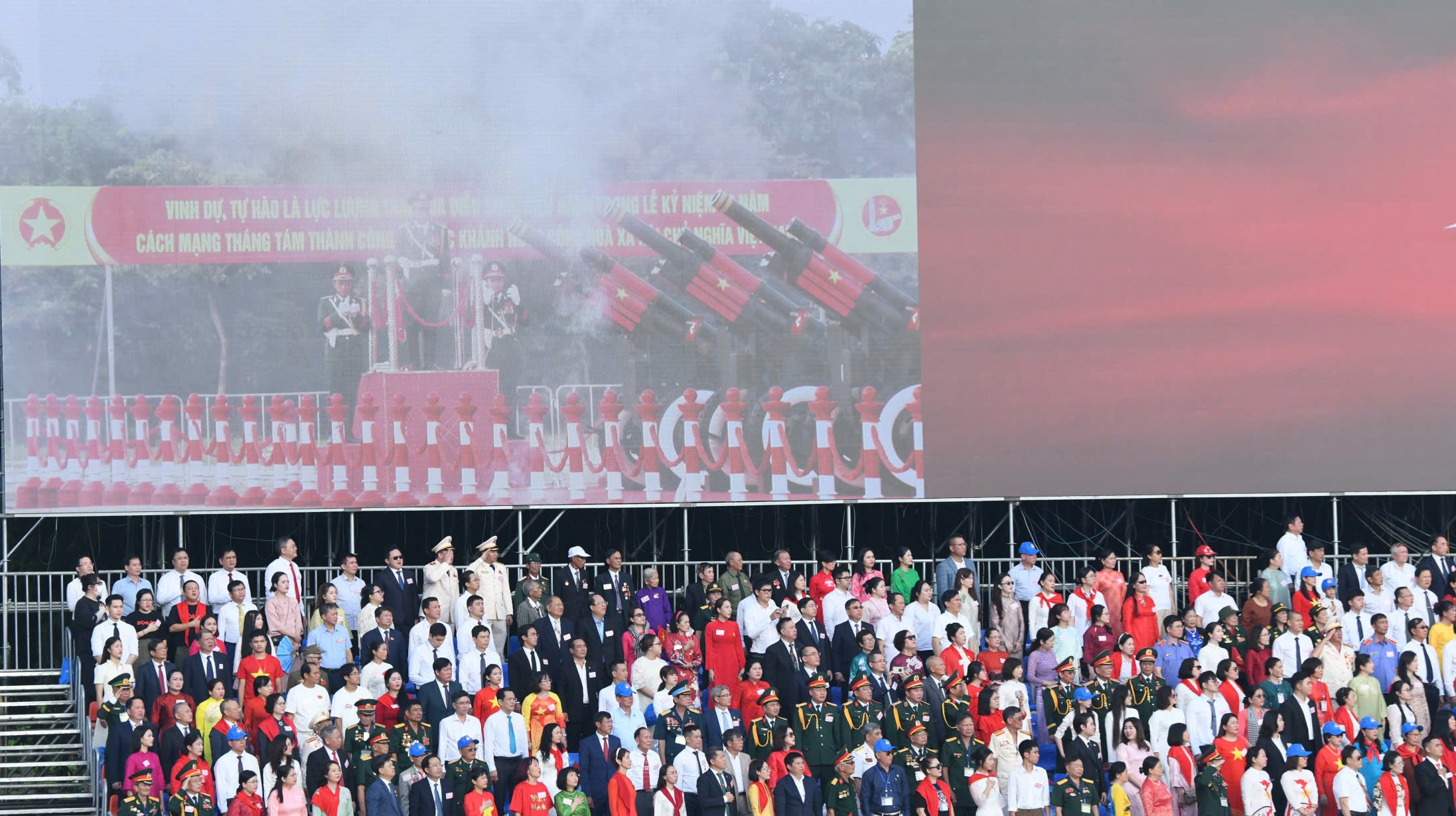 Những h&igrave;nh ảnh h&ugrave;ng tr&aacute;ng tại lễ diễu binh, diễu h&agrave;nh mừng 80 năm Quốc kh&aacute;nh- Ảnh 3.