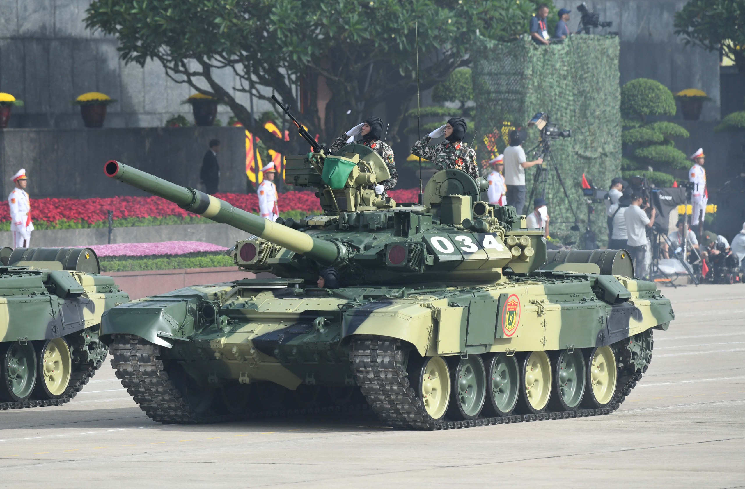 Những h&igrave;nh ảnh h&ugrave;ng tr&aacute;ng tại lễ diễu binh, diễu h&agrave;nh mừng 80 năm Quốc kh&aacute;nh- Ảnh 21.