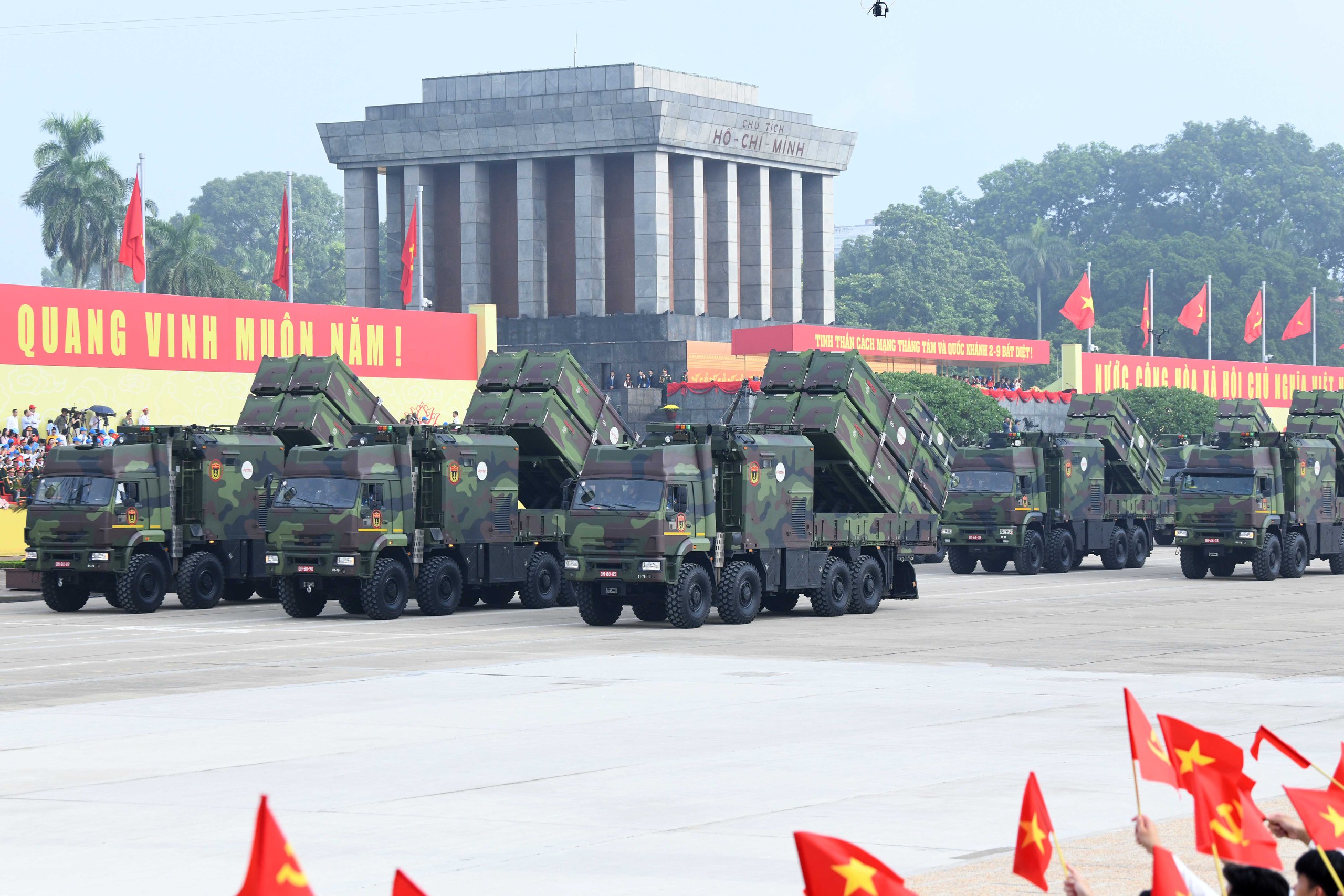 Những h&igrave;nh ảnh h&ugrave;ng tr&aacute;ng tại lễ diễu binh, diễu h&agrave;nh mừng 80 năm Quốc kh&aacute;nh- Ảnh 22.