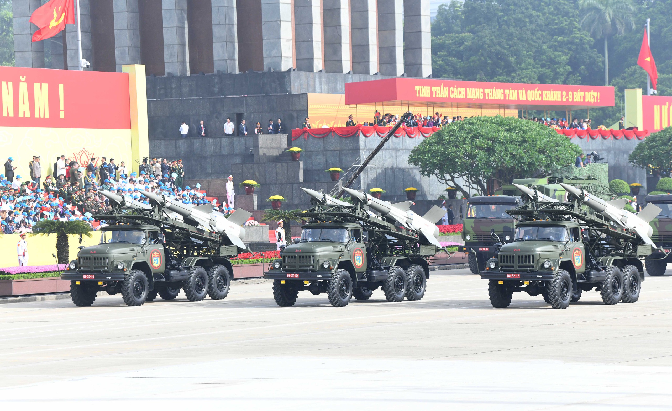 Những h&igrave;nh ảnh h&ugrave;ng tr&aacute;ng tại lễ diễu binh, diễu h&agrave;nh mừng 80 năm Quốc kh&aacute;nh- Ảnh 23.