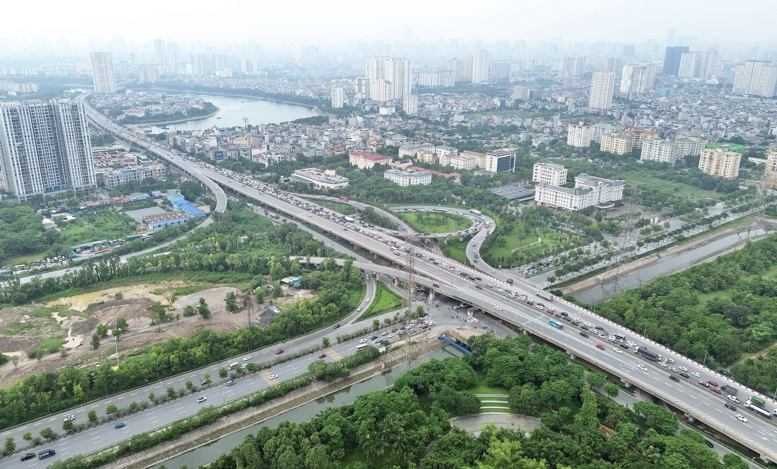 Giao th&ocirc;ng H&agrave; Nội ng&agrave;y cuối nghỉ lễ 2/9: Đ&ocirc;ng nhưng kh&ocirc;ng &ugrave;n tắc- Ảnh 2.