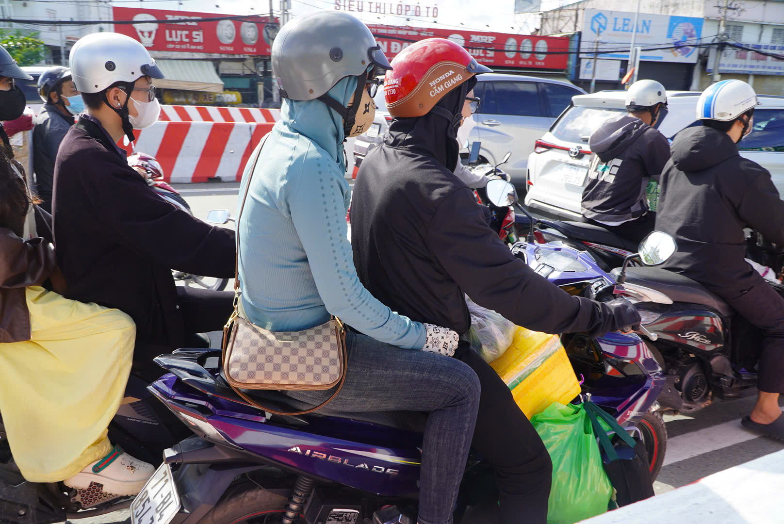 Bến xe, s&acirc;n bay th&ocirc;ng tho&aacute;ng, cửa ng&otilde; T&acirc;y TP.HCM đ&ocirc;ng đ&uacute;c ng&agrave;y cuối kỳ nghỉ lễ- Ảnh 10.