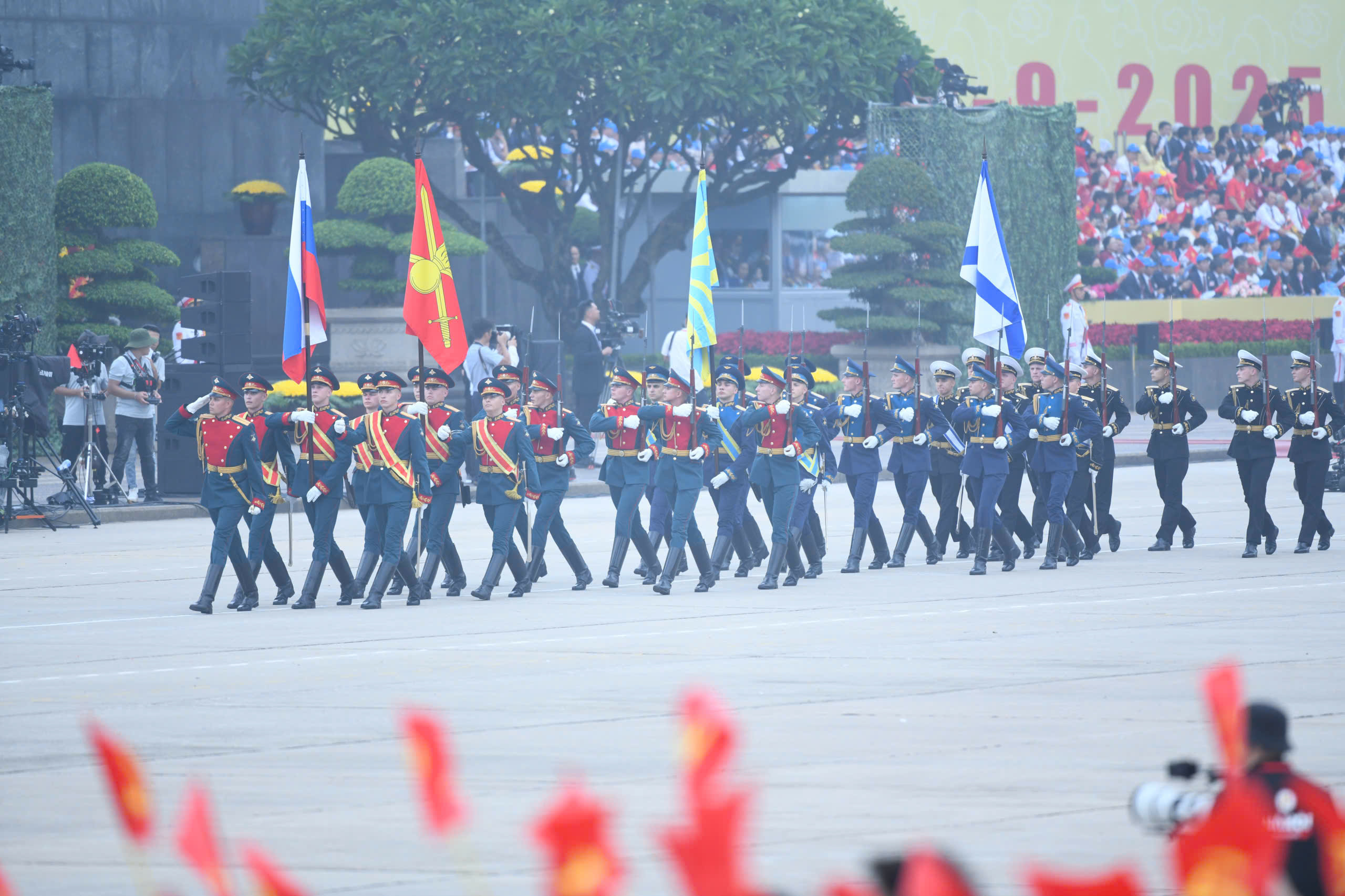 Những h&igrave;nh ảnh h&ugrave;ng tr&aacute;ng tại lễ diễu binh, diễu h&agrave;nh mừng 80 năm Quốc kh&aacute;nh- Ảnh 17.