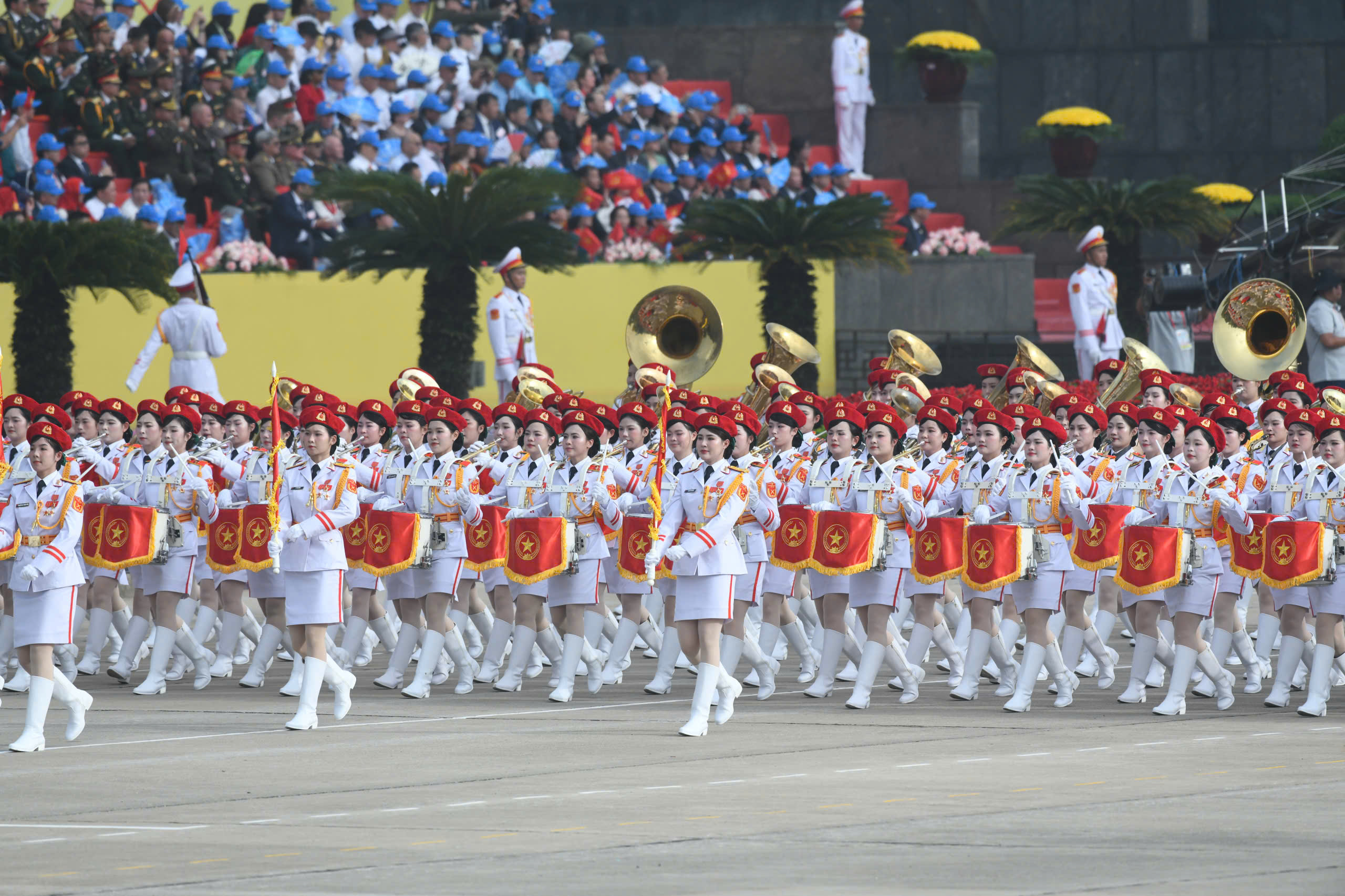 Những h&igrave;nh ảnh h&ugrave;ng tr&aacute;ng tại lễ diễu binh, diễu h&agrave;nh mừng 80 năm Quốc kh&aacute;nh- Ảnh 14.