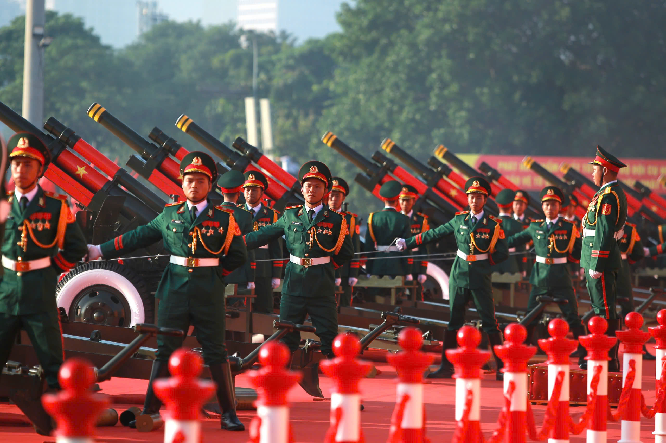 Những h&igrave;nh ảnh h&ugrave;ng tr&aacute;ng tại lễ diễu binh, diễu h&agrave;nh mừng 80 năm Quốc kh&aacute;nh- Ảnh 4.
