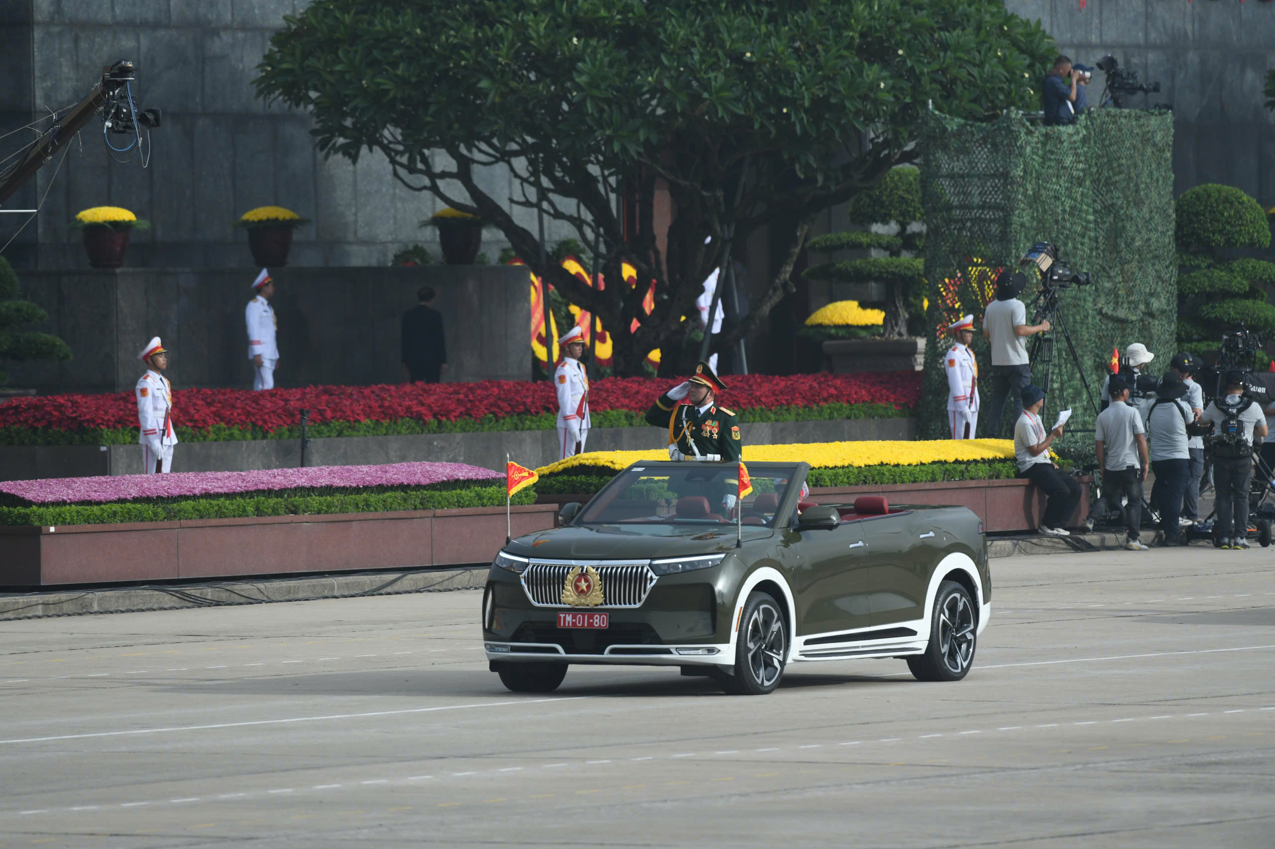 Những h&igrave;nh ảnh h&ugrave;ng tr&aacute;ng tại lễ diễu binh, diễu h&agrave;nh mừng 80 năm Quốc kh&aacute;nh- Ảnh 12.