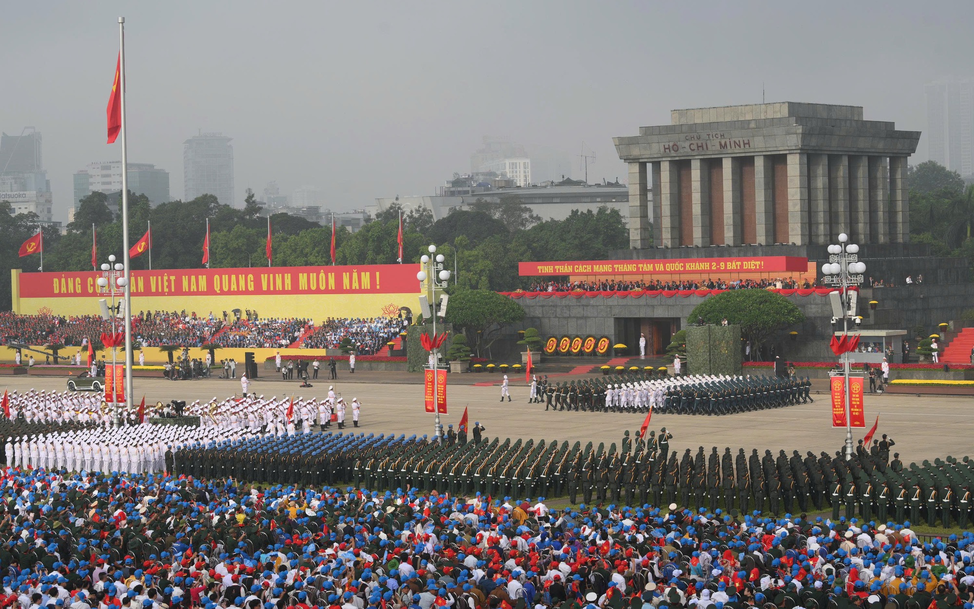 Ho&agrave;nh tr&aacute;ng lễ diễu binh, diễu h&agrave;nh A80: Ki&ecirc;u h&atilde;nh, tự h&agrave;o tiến v&agrave;o kỷ nguy&ecirc;n h&ugrave;ng cường