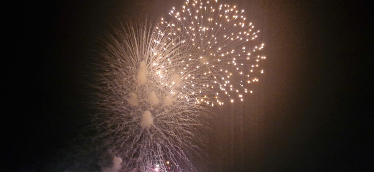 Mãn nhãn với đại tiệc ánh sáng chào mừng Quốc khánh 2/9 tại nhiều tỉnh, thành- Ảnh 24. Mãn nhãn với đại tiệc ánh sáng chào mừng Quốc khánh 2/9 tại nhiều tỉnh, thành- Ảnh 24.