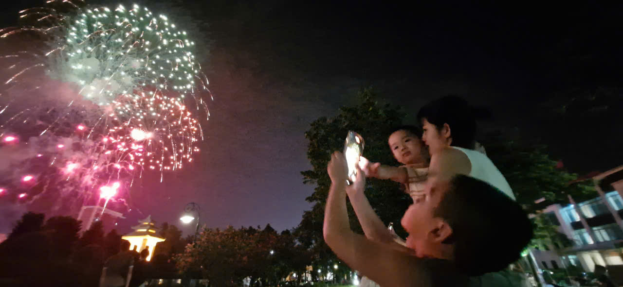 Mãn nhãn với đại tiệc ánh sáng chào mừng Quốc khánh 2/9 tại nhiều tỉnh, thành- Ảnh 27. Mãn nhãn với đại tiệc ánh sáng chào mừng Quốc khánh 2/9 tại nhiều tỉnh, thành- Ảnh 27.