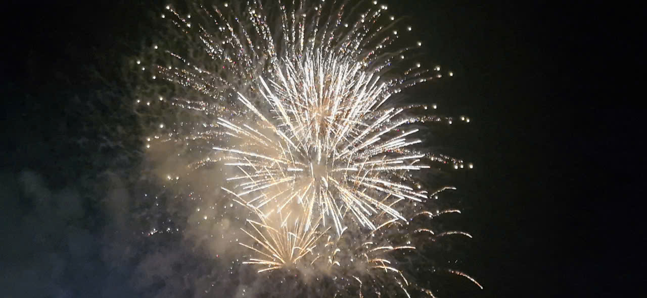 Mãn nhãn với đại tiệc ánh sáng chào mừng Quốc khánh 2/9 tại nhiều tỉnh, thành- Ảnh 21. Mãn nhãn với đại tiệc ánh sáng chào mừng Quốc khánh 2/9 tại nhiều tỉnh, thành- Ảnh 21.