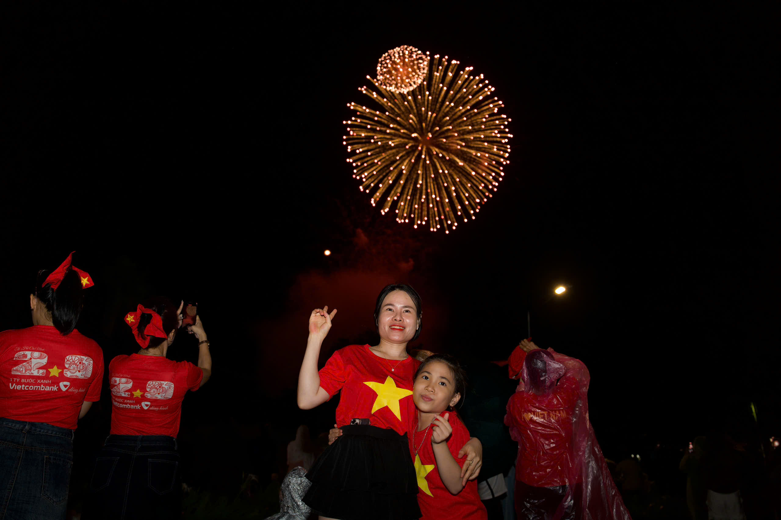 Mãn nhãn với đại tiệc ánh sáng chào mừng Quốc khánh 2/9 tại nhiều tỉnh, thành- Ảnh 2. Mãn nhãn với đại tiệc ánh sáng chào mừng Quốc khánh 2/9 tại nhiều tỉnh, thành- Ảnh 2.